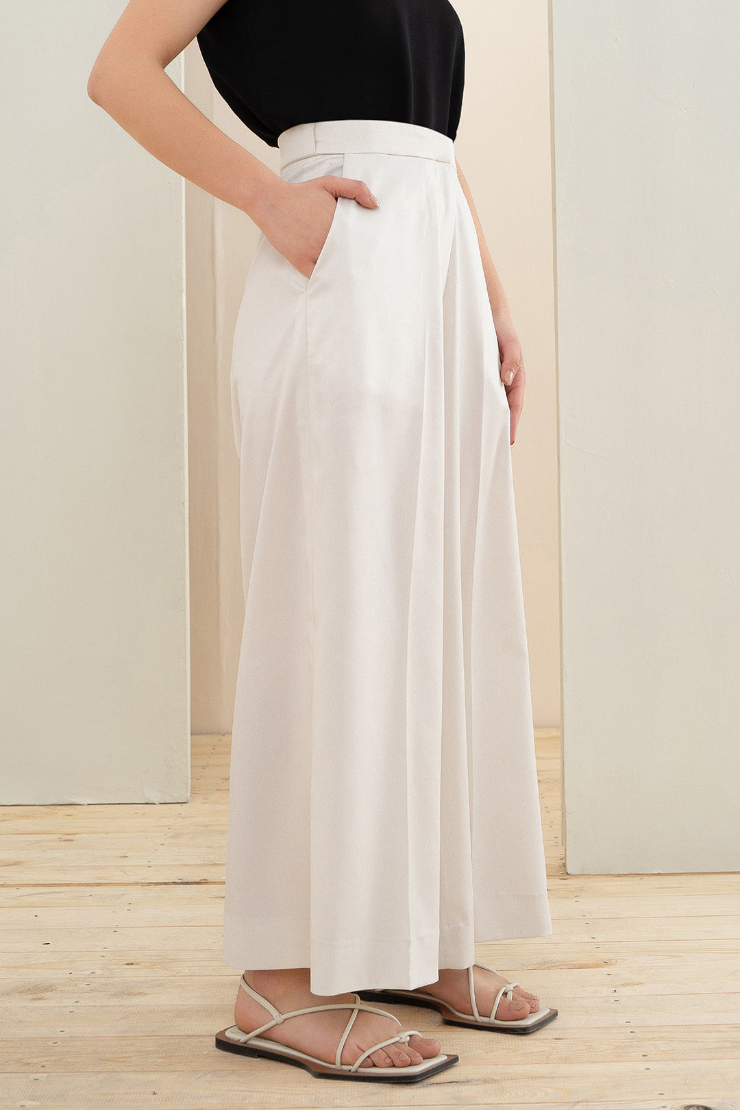 https://cdn.shopify.com/s/files/1/0611/8585/1568/products/W.SS22.375.P-1_116e60f6-552d-46c9-b06c-f15114c2a2c5.jpg?v=1736336398