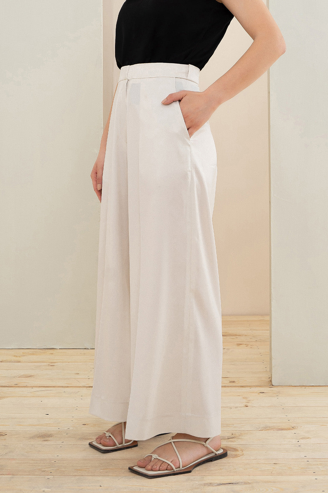 https://cdn.shopify.com/s/files/1/0611/8585/1568/products/W.SS22.375.P-2_772ed636-6b39-4d5e-9b79-42455e4520ea.jpg?v=1736336398