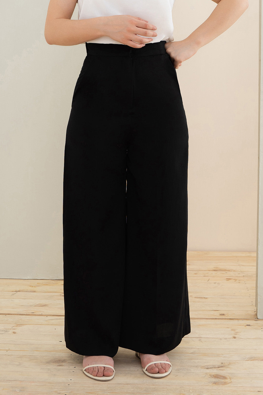 https://cdn.shopify.com/s/files/1/0611/8585/1568/products/W.SS22.376.P-2_e865808d-3bb0-4e95-8898-1e41fc11964f.jpg?v=1736336397