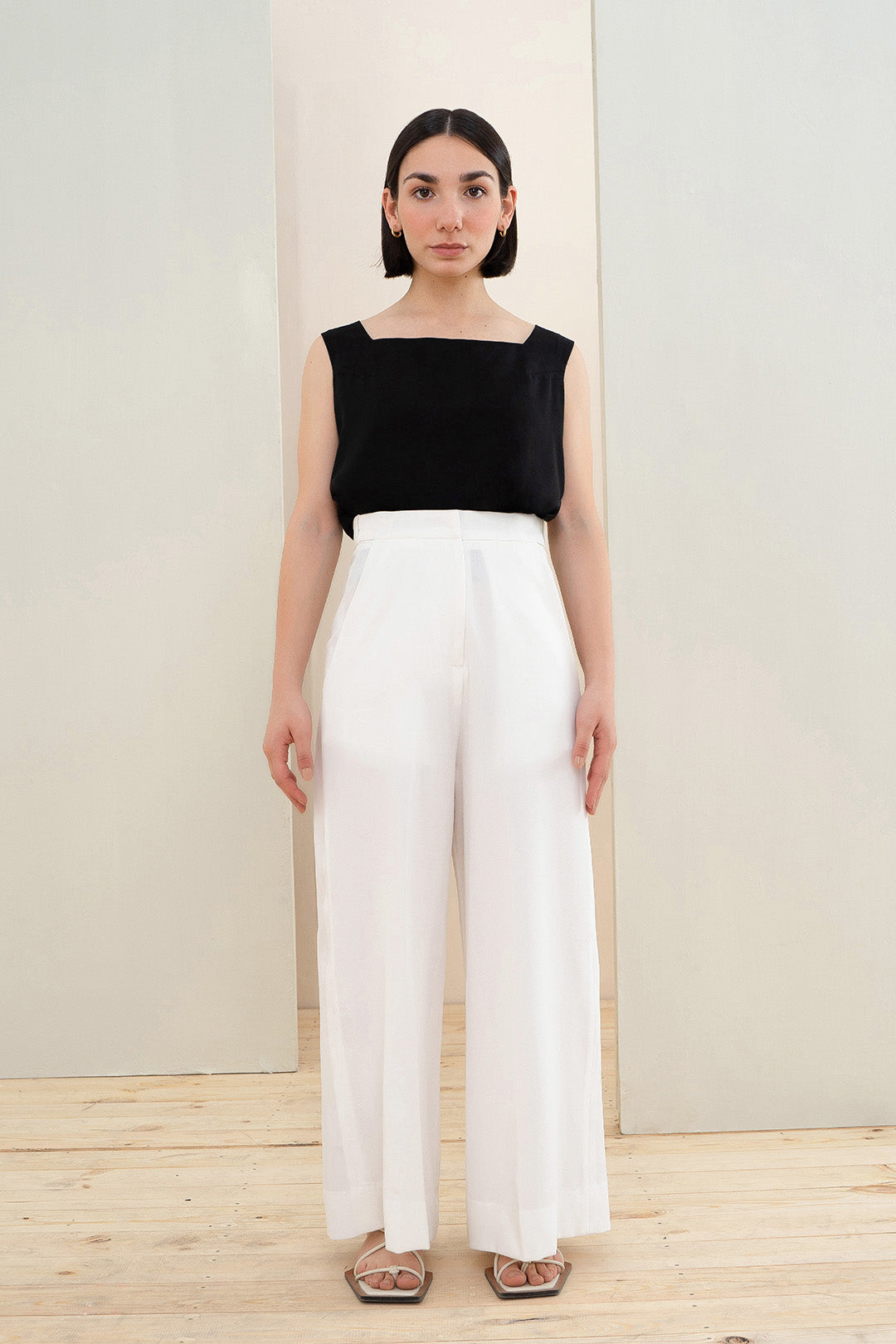 https://cdn.shopify.com/s/files/1/0611/8585/1568/products/W.SS22.377.P-4_33c41c09-dbcb-4273-9c7b-116cec2b6e6b.jpg?v=1736336397