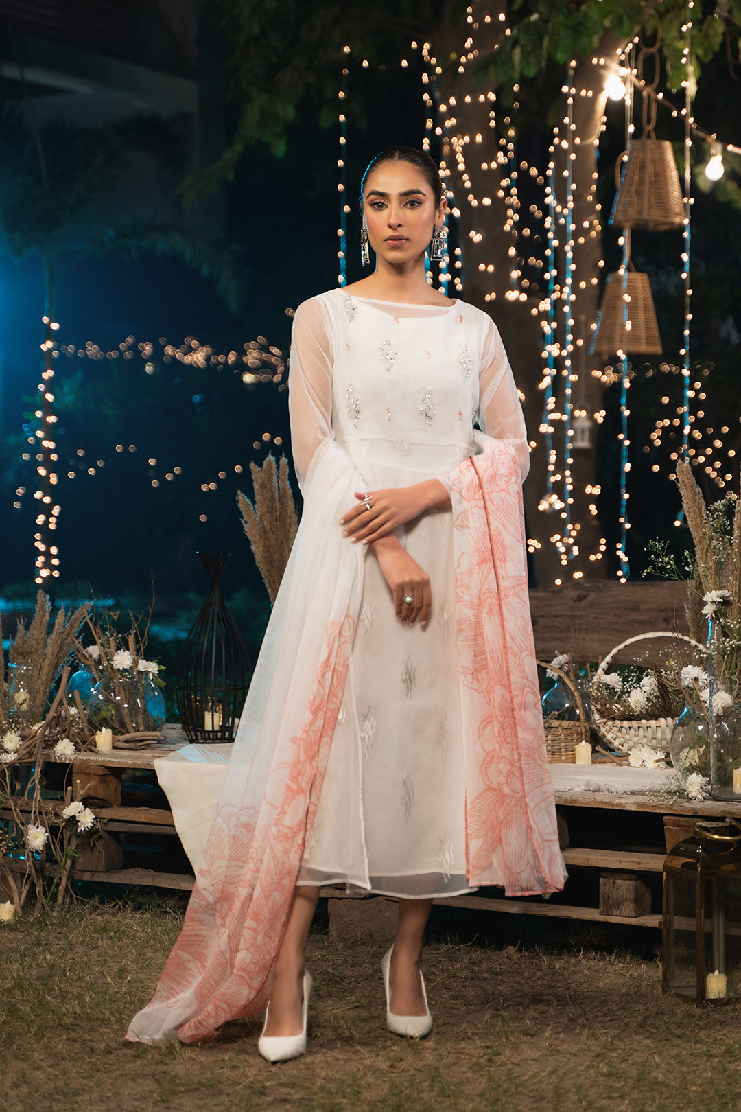 https://cdn.shopify.com/s/files/1/0611/8585/1568/products/W.SS22.389.T-1.jpg?v=1736338333