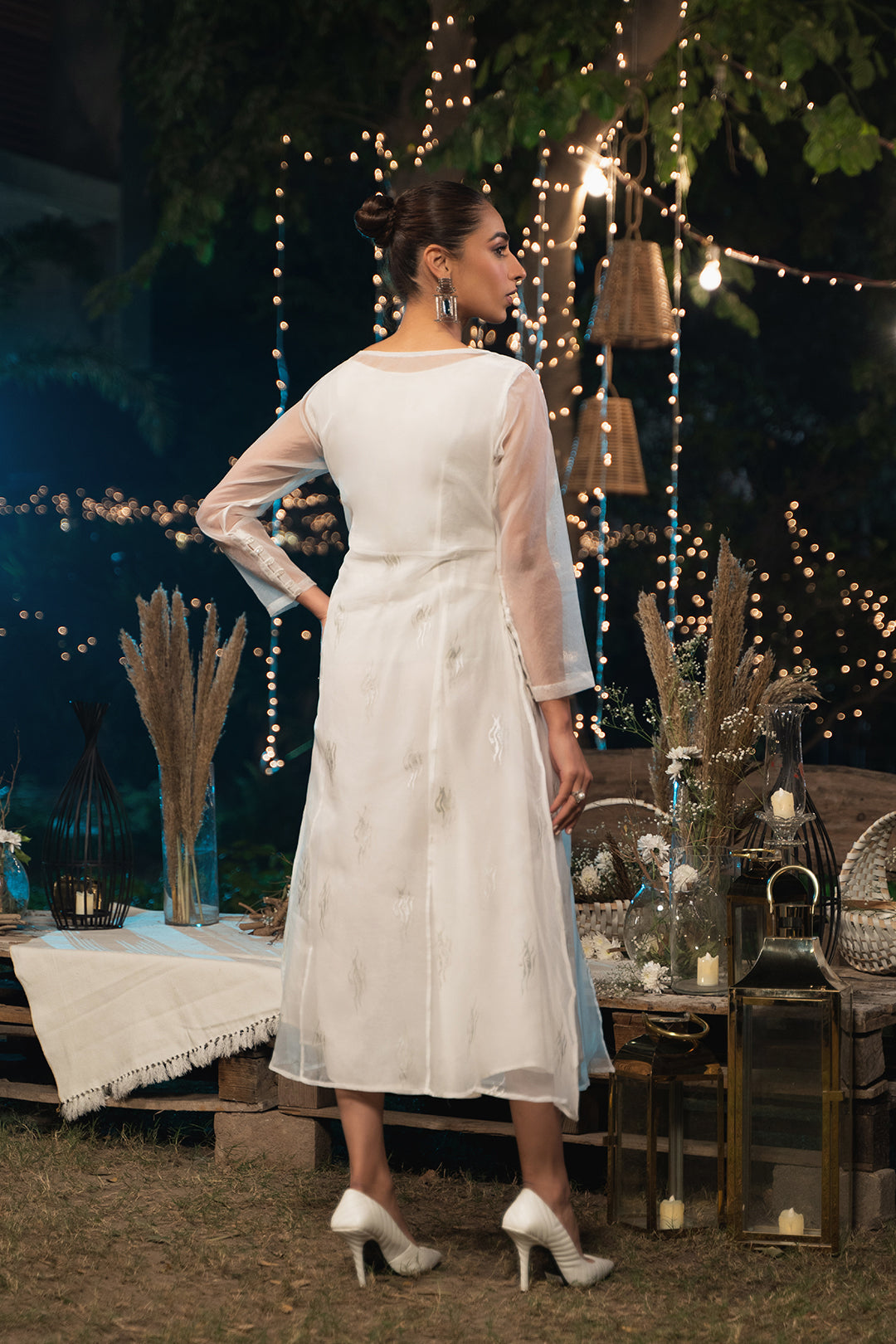 https://cdn.shopify.com/s/files/1/0611/8585/1568/products/W.SS22.389.T-4.jpg?v=1736338334