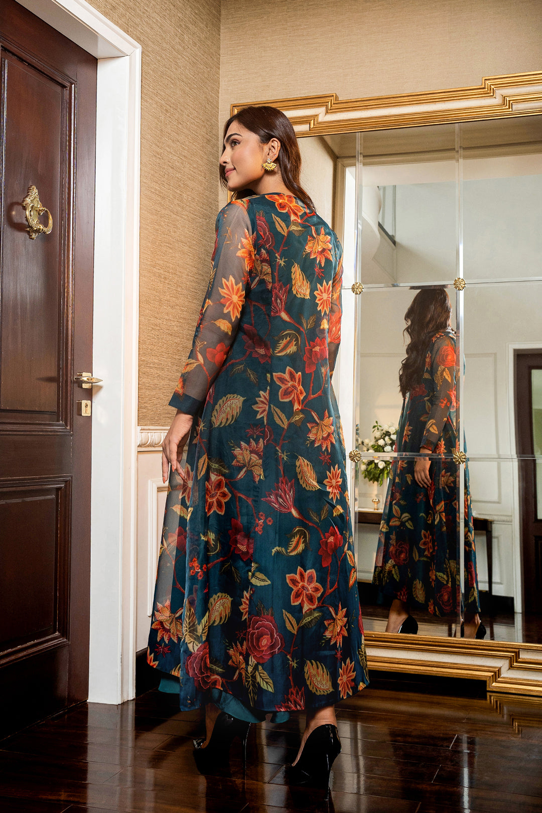 https://cdn.shopify.com/s/files/1/0611/8585/1568/products/W.SS22.392.T-4.jpg?v=1736336676