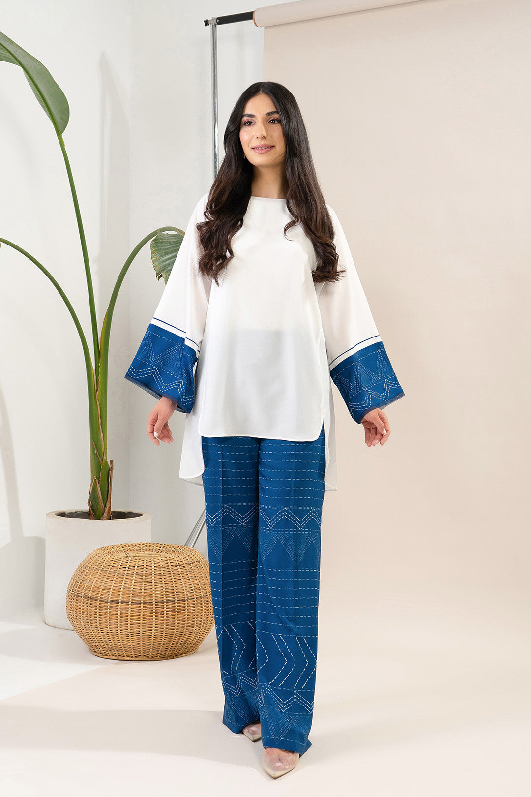 https://cdn.shopify.com/s/files/1/0611/8585/1568/products/W.SS22.477.T-1.jpg?v=1736337588