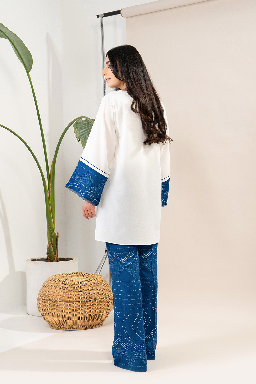 https://cdn.shopify.com/s/files/1/0611/8585/1568/products/W.SS22.477.T-4.jpg?v=1736337588
