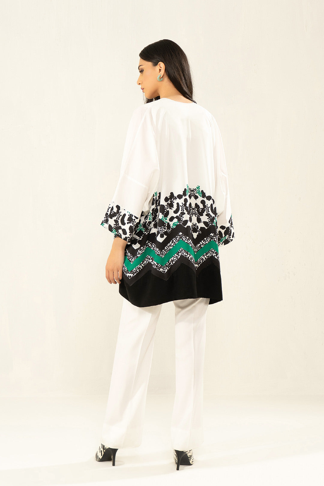 https://cdn.shopify.com/s/files/1/0611/8585/1568/products/W.SS22.505.T-4.jpg?v=1736337547