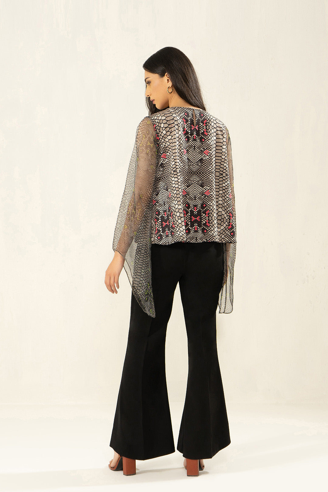 https://cdn.shopify.com/s/files/1/0611/8585/1568/products/W.SS22.519.T-4.jpg?v=1736337545