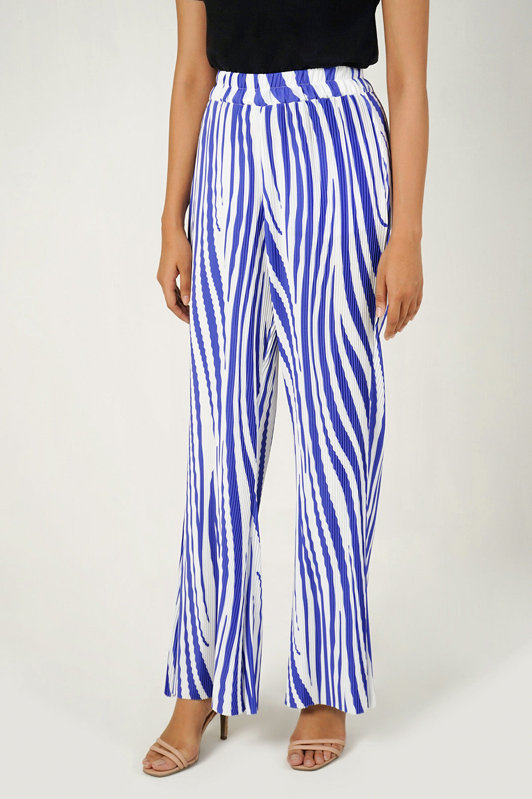 https://cdn.shopify.com/s/files/1/0611/8585/1568/products/W.SS22.521.P-2.jpg?v=1736337550