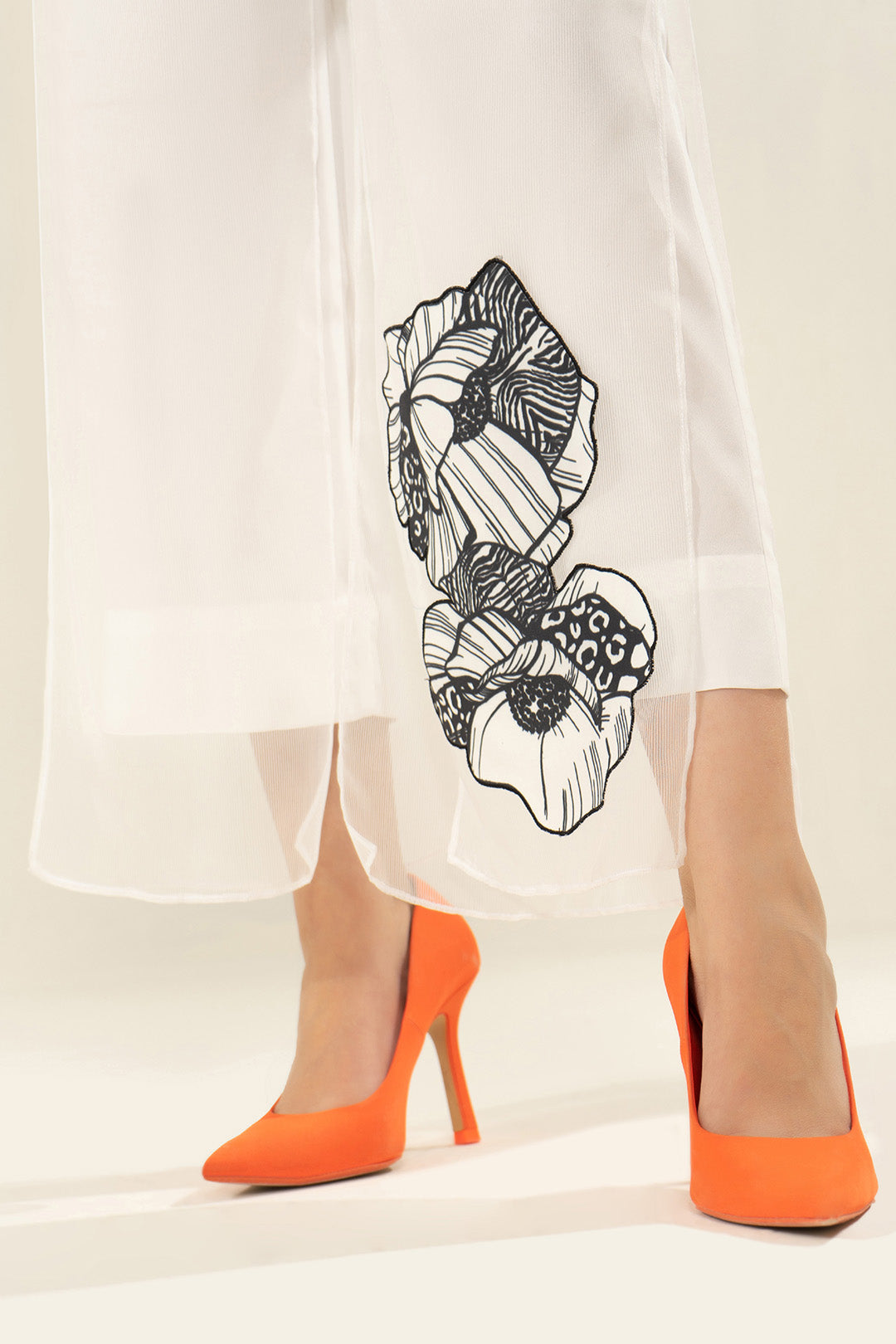 https://cdn.shopify.com/s/files/1/0611/8585/1568/products/W.SS22.526.P-2.jpg?v=1736337573