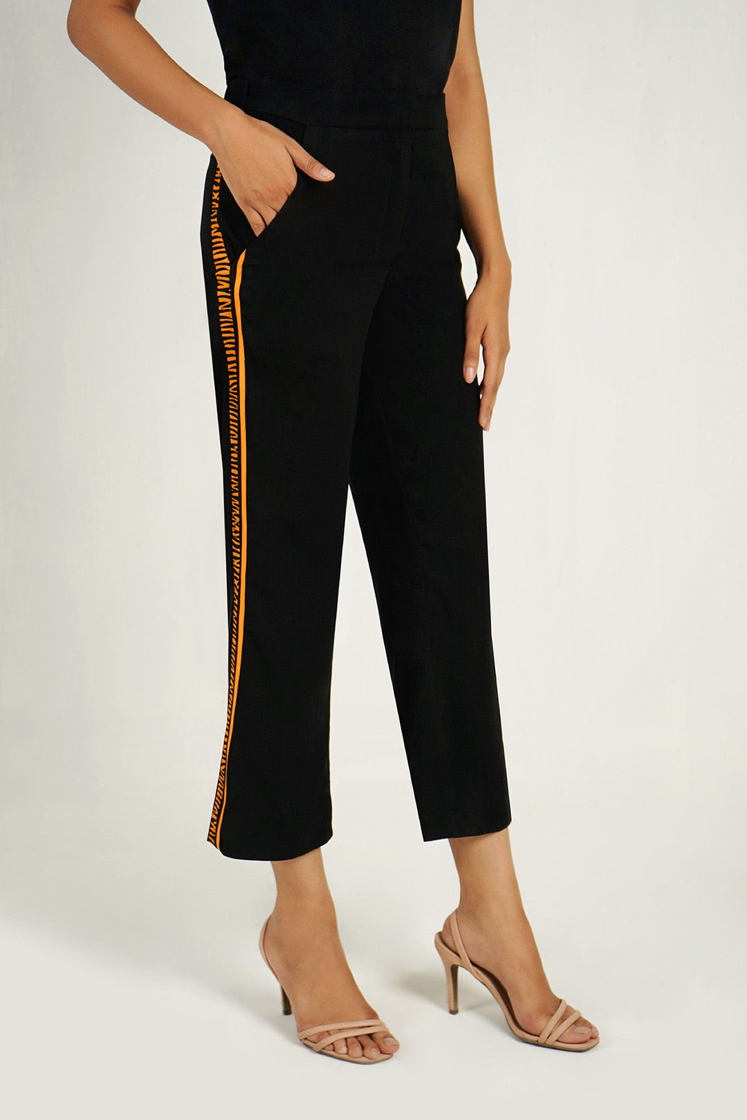 https://cdn.shopify.com/s/files/1/0611/8585/1568/products/W.SS22.527.P-1.jpg?v=1736337552