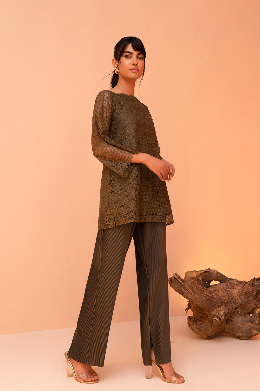 https://cdn.shopify.com/s/files/1/0611/8585/1568/products/W.SS22.533.T-1.jpg?v=1736337494