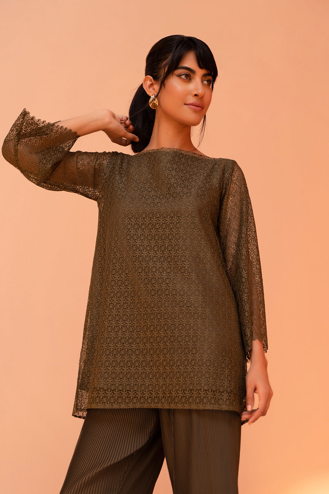 https://cdn.shopify.com/s/files/1/0611/8585/1568/products/W.SS22.533.T-2.jpg?v=1736337494