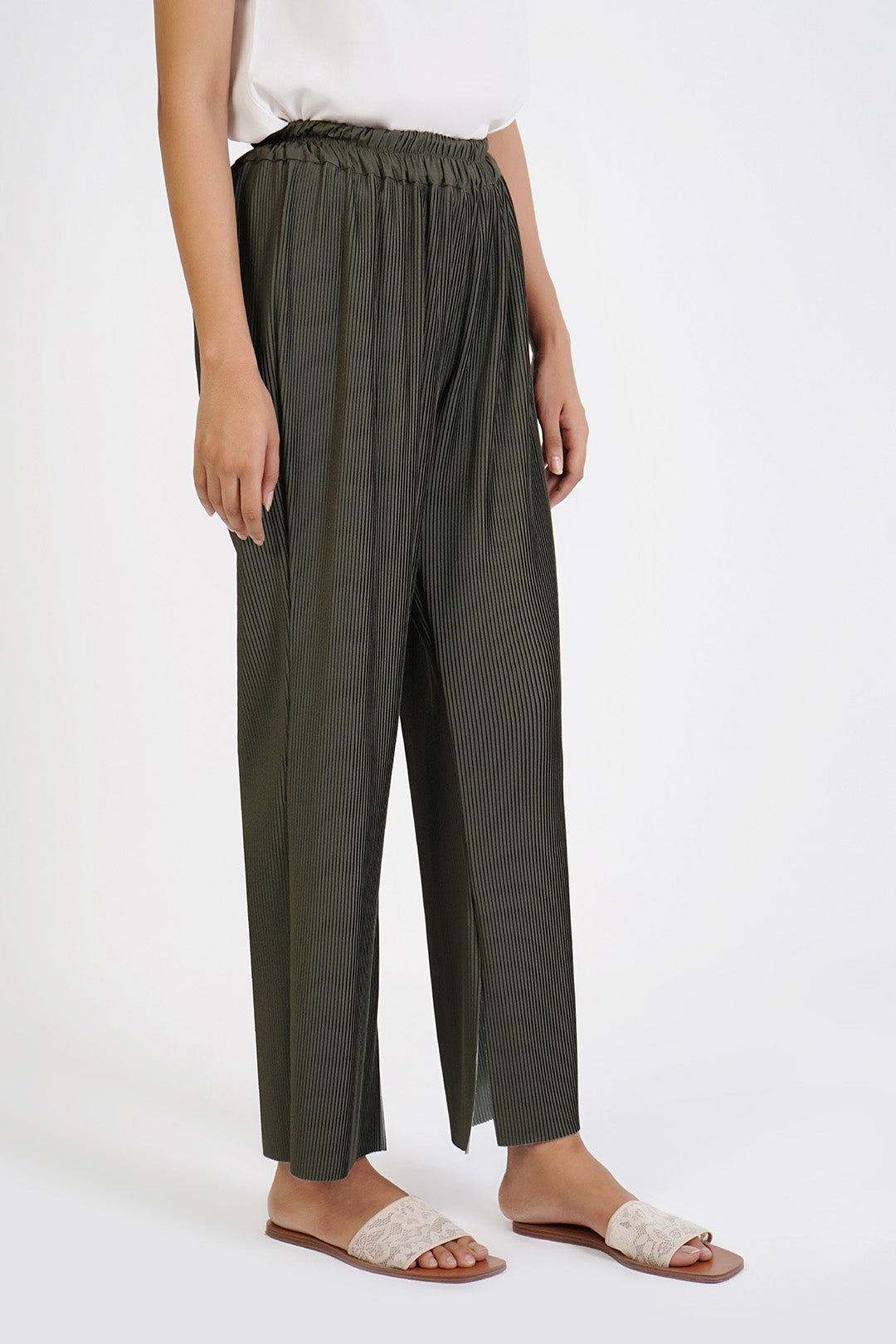https://cdn.shopify.com/s/files/1/0611/8585/1568/products/W.SS22.548.P-1.jpg?v=1736337479