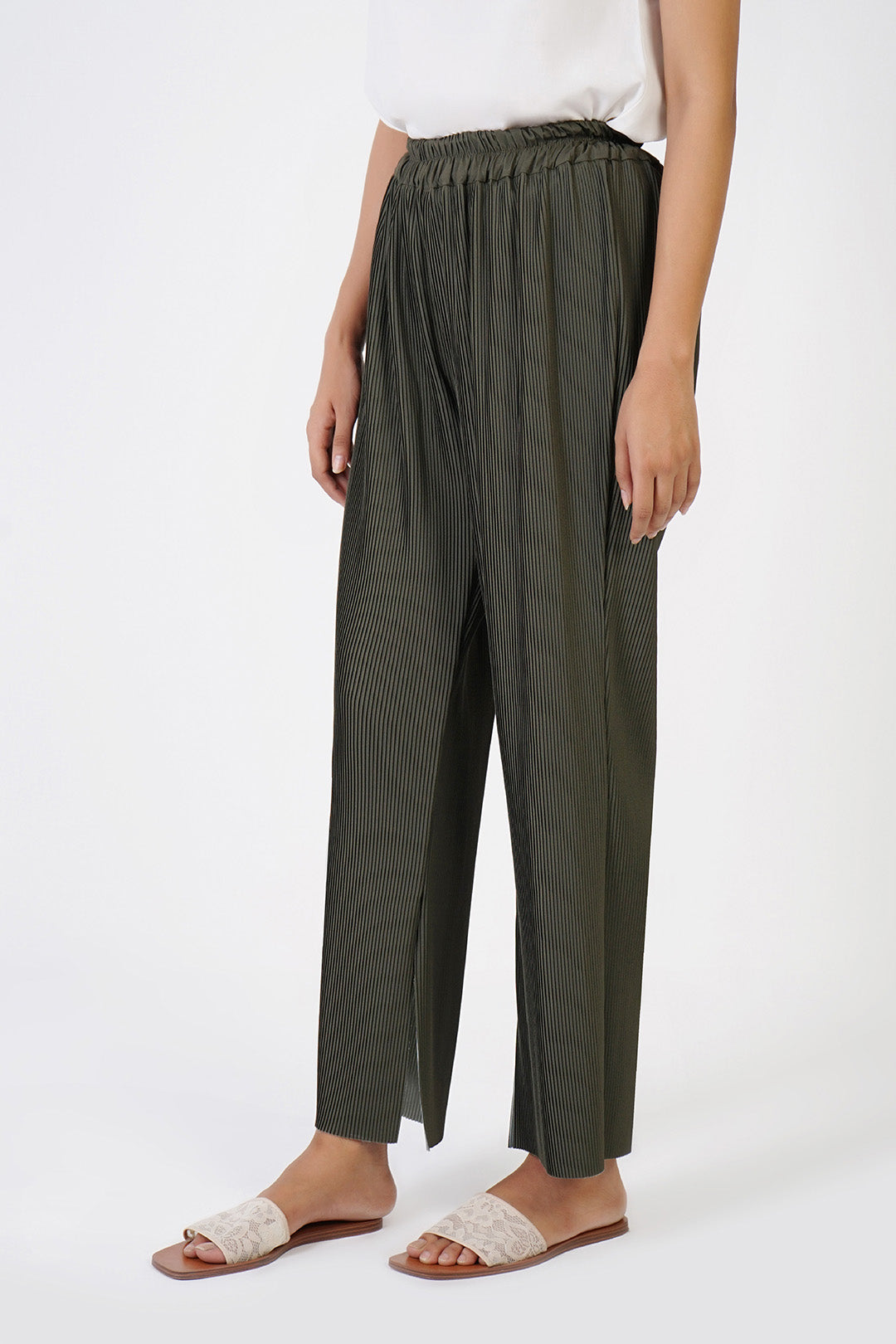 https://cdn.shopify.com/s/files/1/0611/8585/1568/products/W.SS22.548.P-2.jpg?v=1736337479