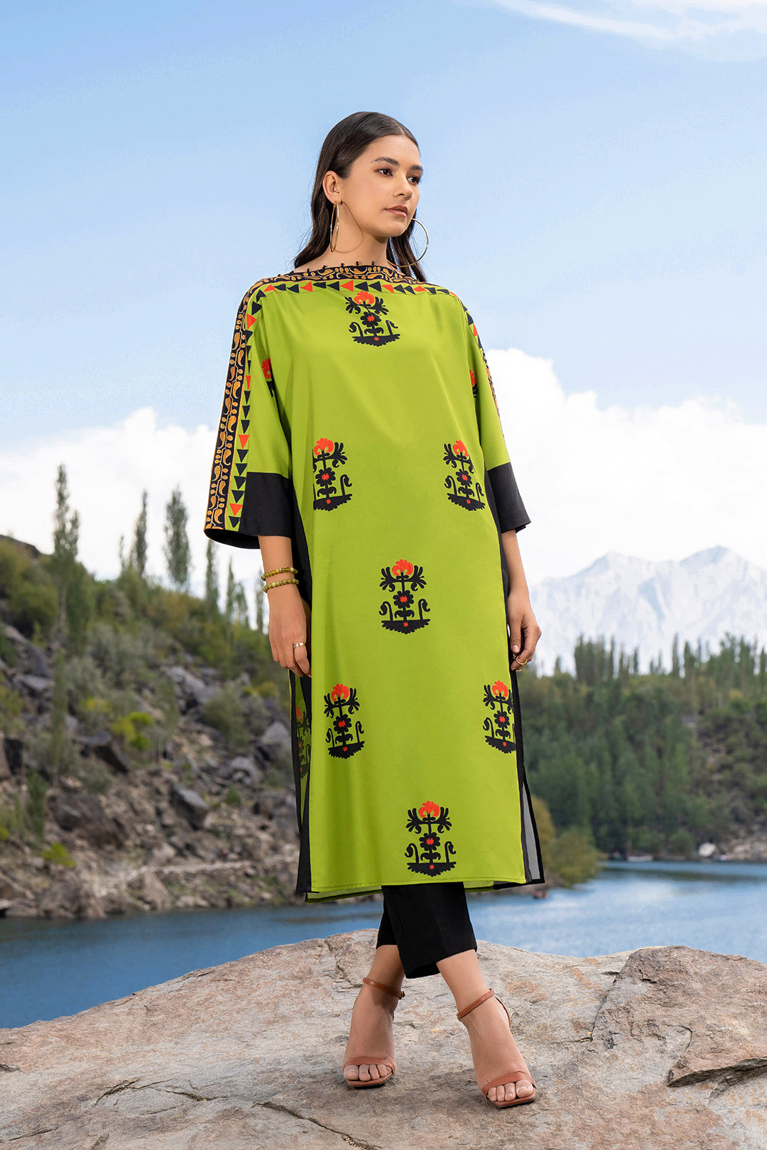 https://cdn.shopify.com/s/files/1/0611/8585/1568/products/W.SS22.577.T-1.jpg?v=1736337456