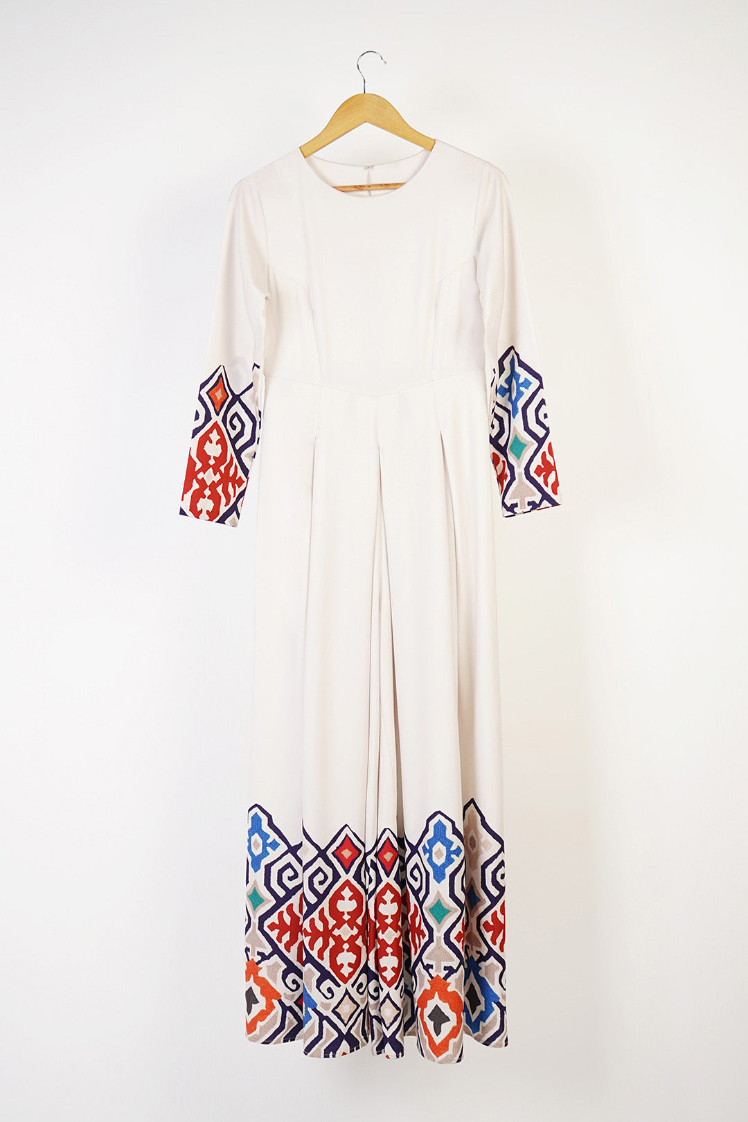 https://cdn.shopify.com/s/files/1/0611/8585/1568/products/W.SS22.597.T-1.jpg?v=1736337418