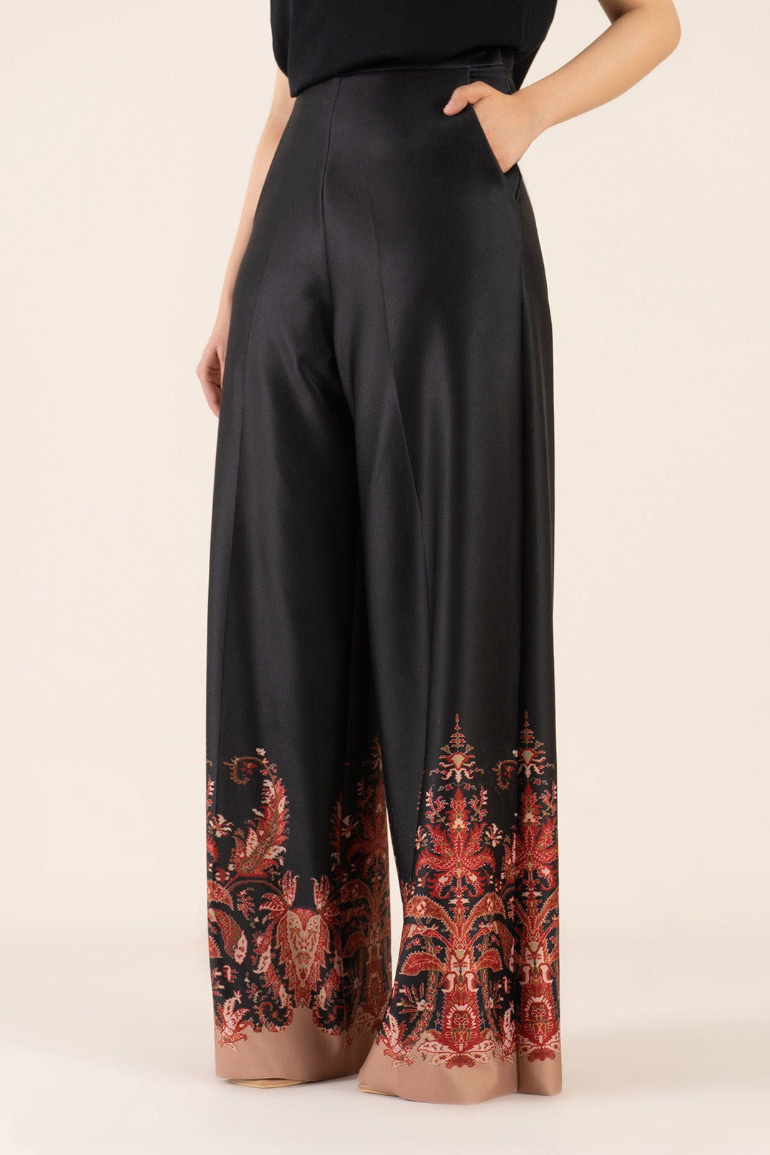 https://cdn.shopify.com/s/files/1/0611/8585/1568/products/W.SS22.607.P-1.jpg?v=1736337440