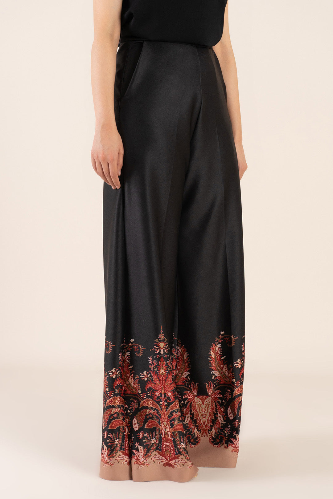 https://cdn.shopify.com/s/files/1/0611/8585/1568/products/W.SS22.607.P-2.jpg?v=1736337440