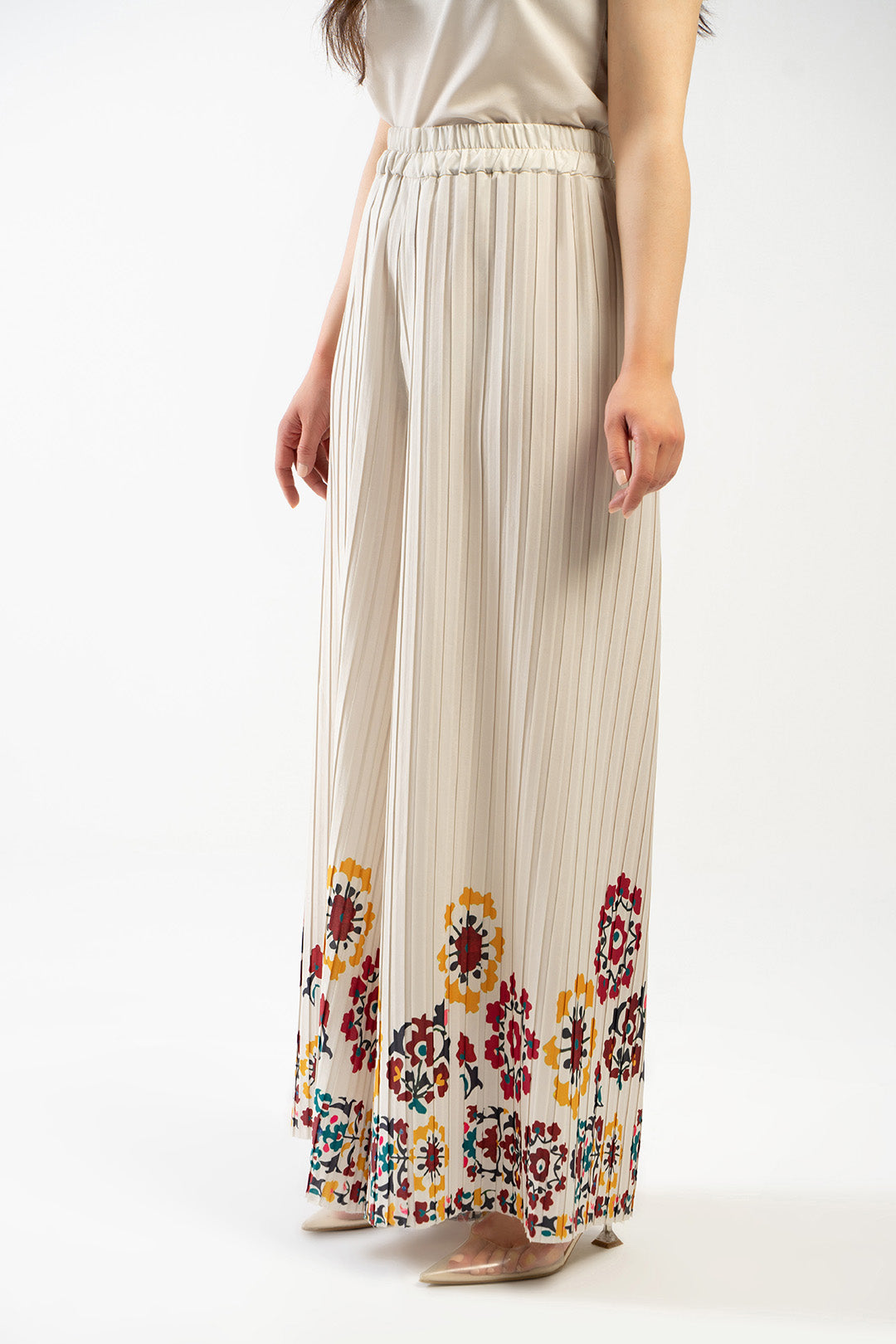 https://cdn.shopify.com/s/files/1/0611/8585/1568/products/W.SS22.611.P-2.jpg?v=1736337461