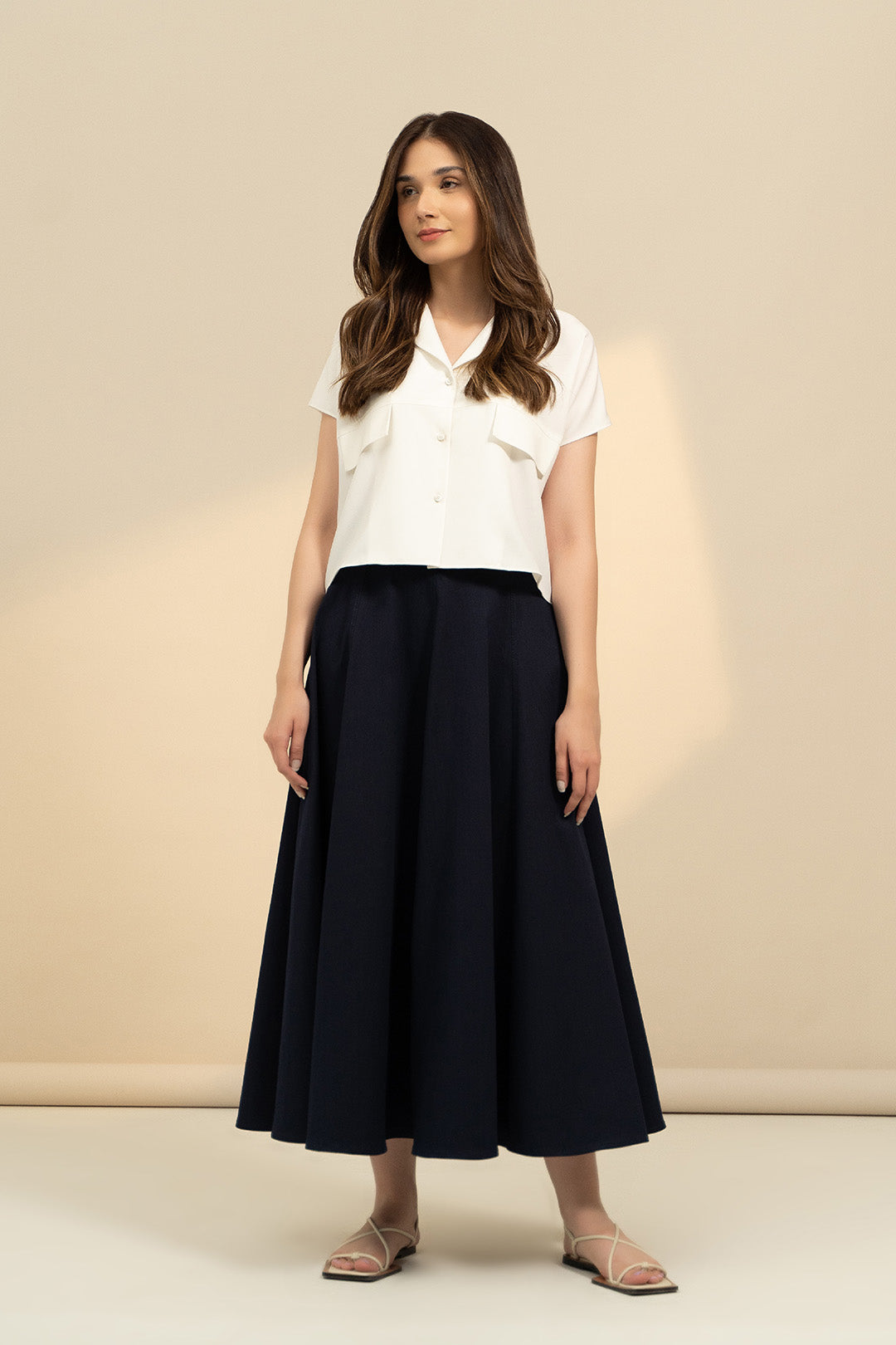 https://cdn.shopify.com/s/files/1/0611/8585/1568/products/W.SS22.632.T-3.jpg?v=1736337518