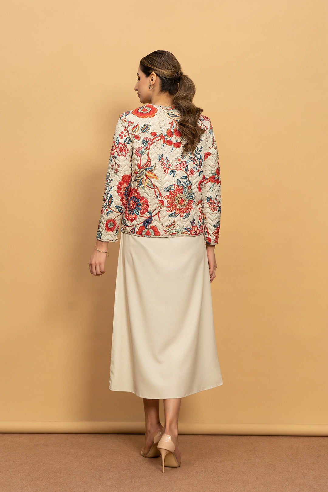 https://cdn.shopify.com/s/files/1/0611/8585/1568/products/W.SS22.656.T-4.jpg?v=1736337283