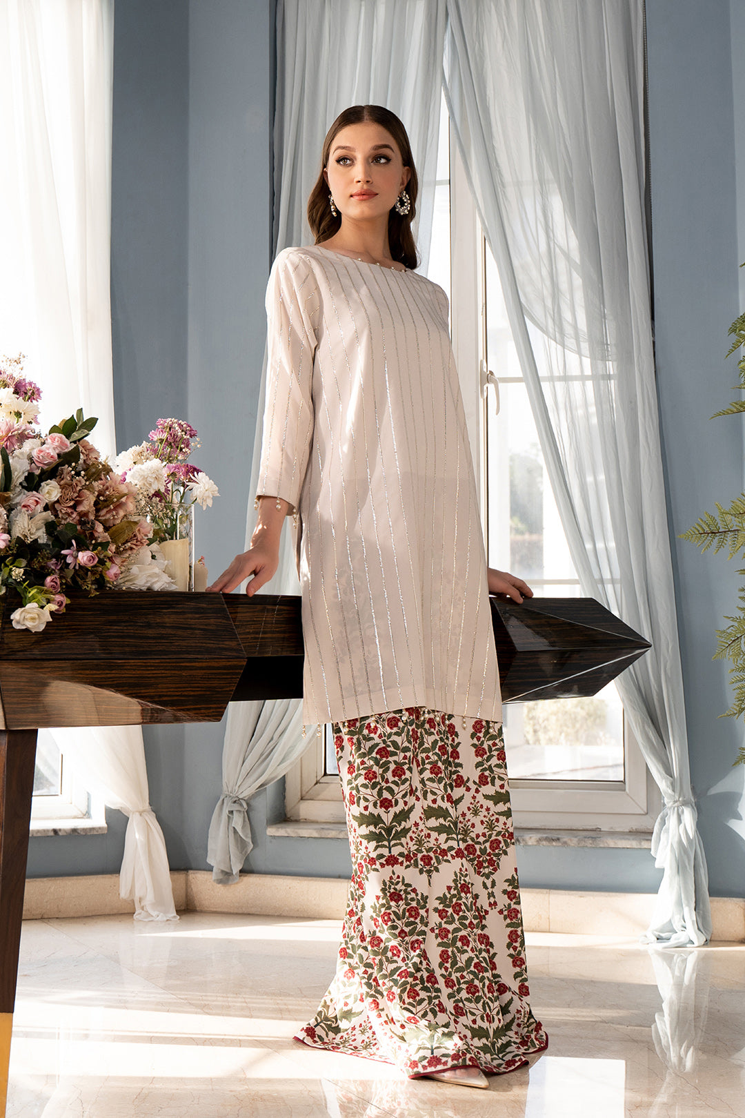 https://cdn.shopify.com/s/files/1/0611/8585/1568/products/W.SS23.015.T-1.jpg?v=1736336556