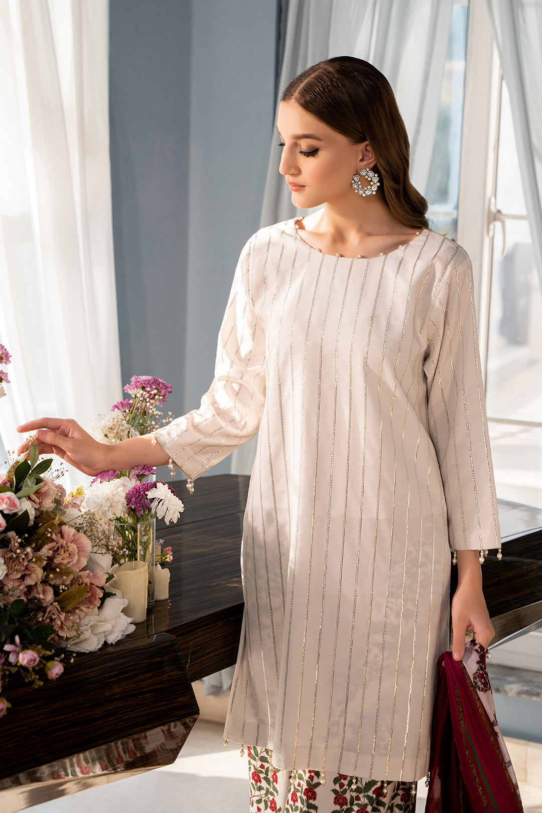 https://cdn.shopify.com/s/files/1/0611/8585/1568/products/W.SS23.015.T-2.jpg?v=1736336556