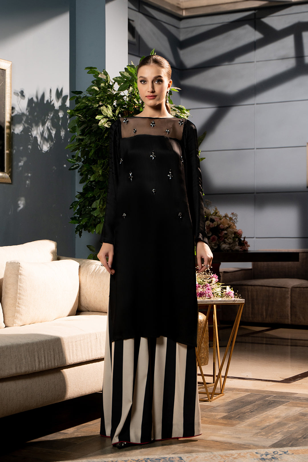 https://cdn.shopify.com/s/files/1/0611/8585/1568/products/W.SS23.018.T-1.jpg?v=1736336587