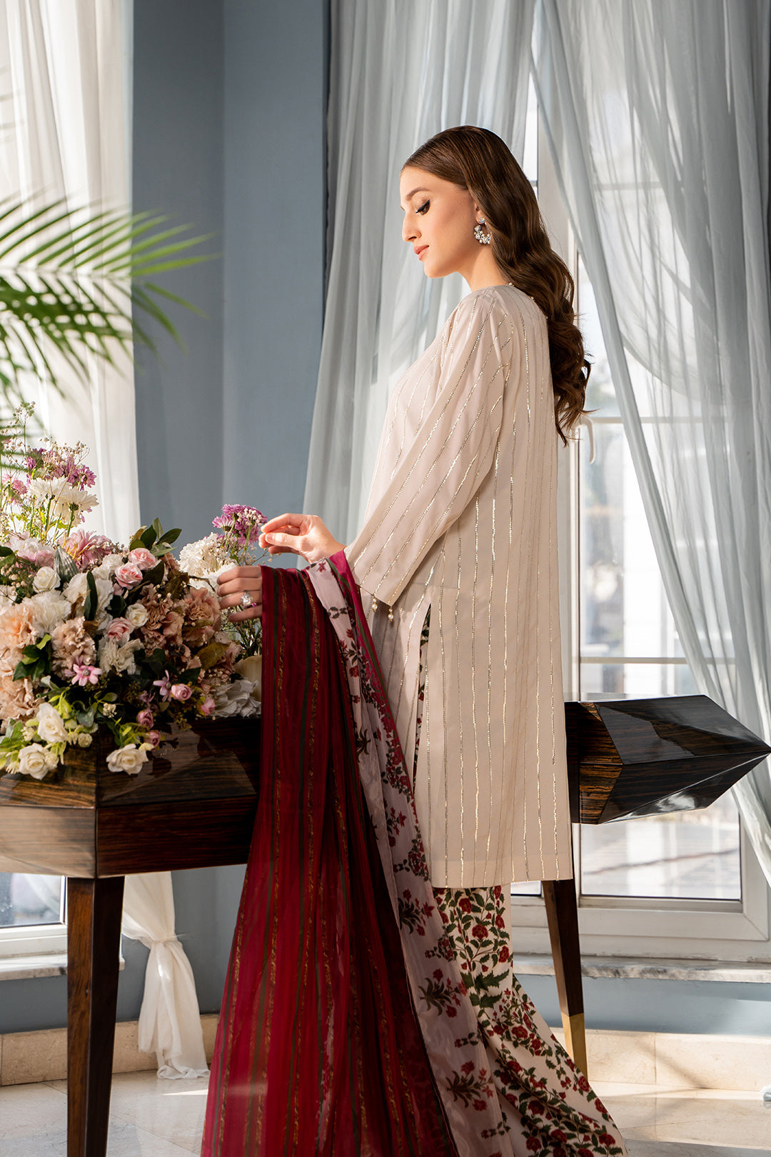 https://cdn.shopify.com/s/files/1/0611/8585/1568/products/W.SS23.038.T-4.jpg?v=1736336569