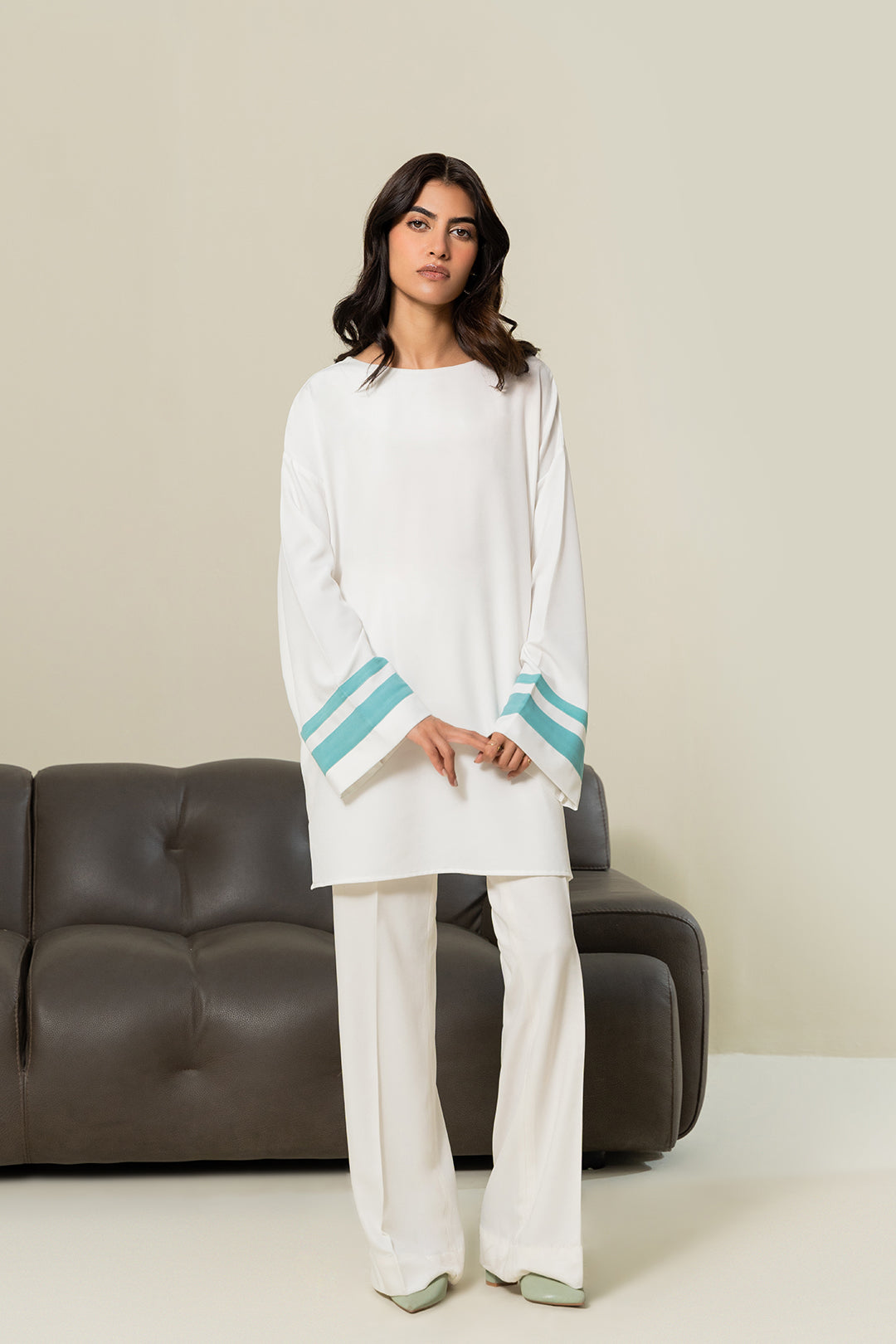 https://cdn.shopify.com/s/files/1/0611/8585/1568/products/W.SS23.049.T-1.jpg?v=1736336699