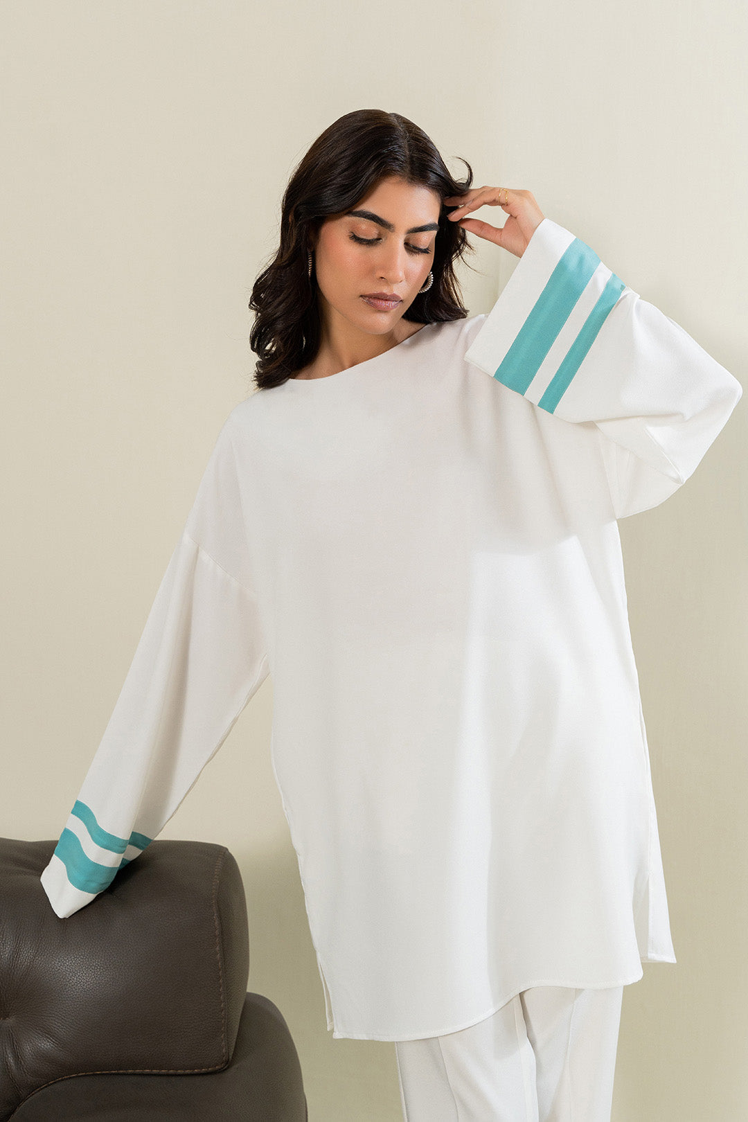 https://cdn.shopify.com/s/files/1/0611/8585/1568/products/W.SS23.049.T-2.jpg?v=1736336699