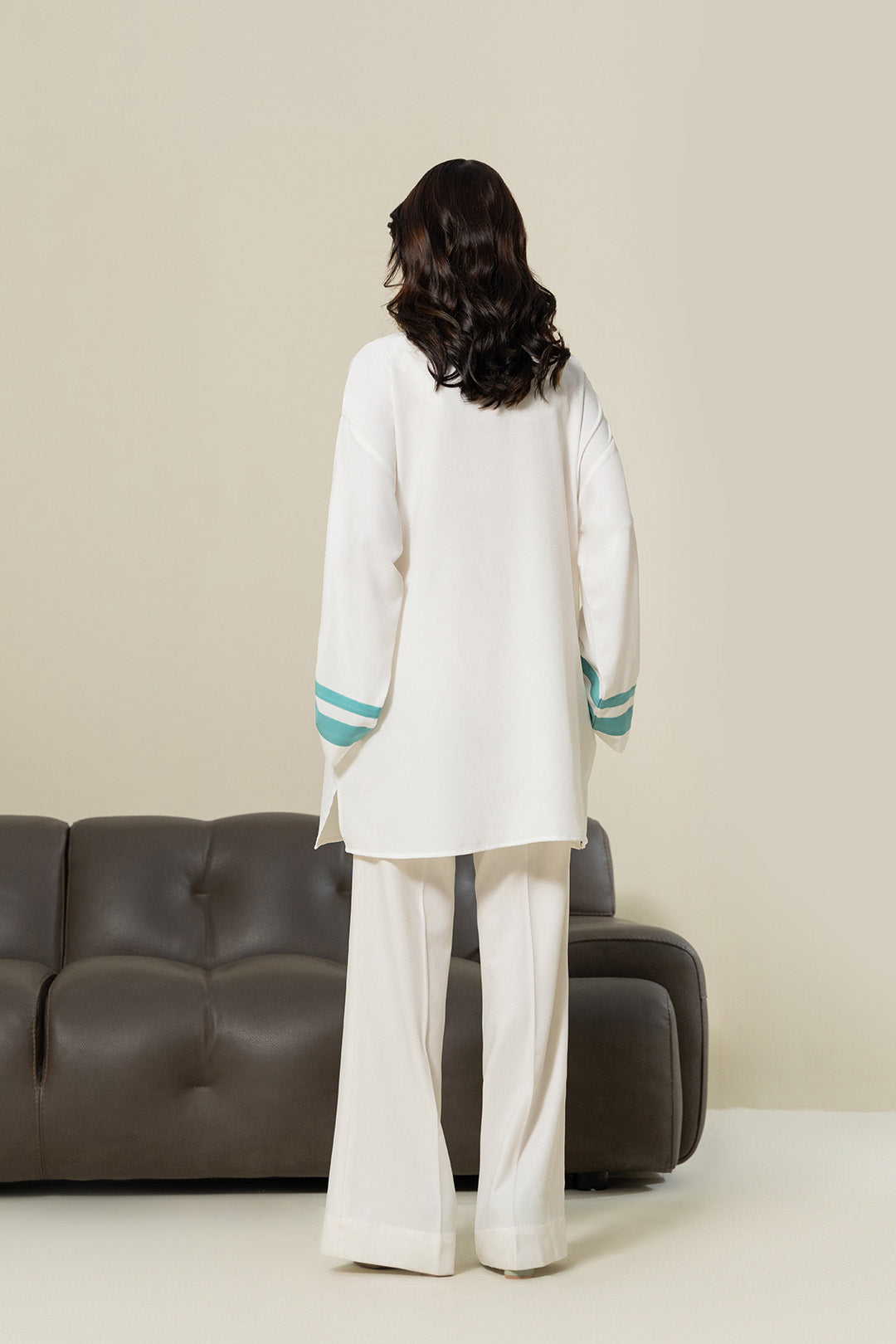 https://cdn.shopify.com/s/files/1/0611/8585/1568/products/W.SS23.049.T-4.jpg?v=1736336699