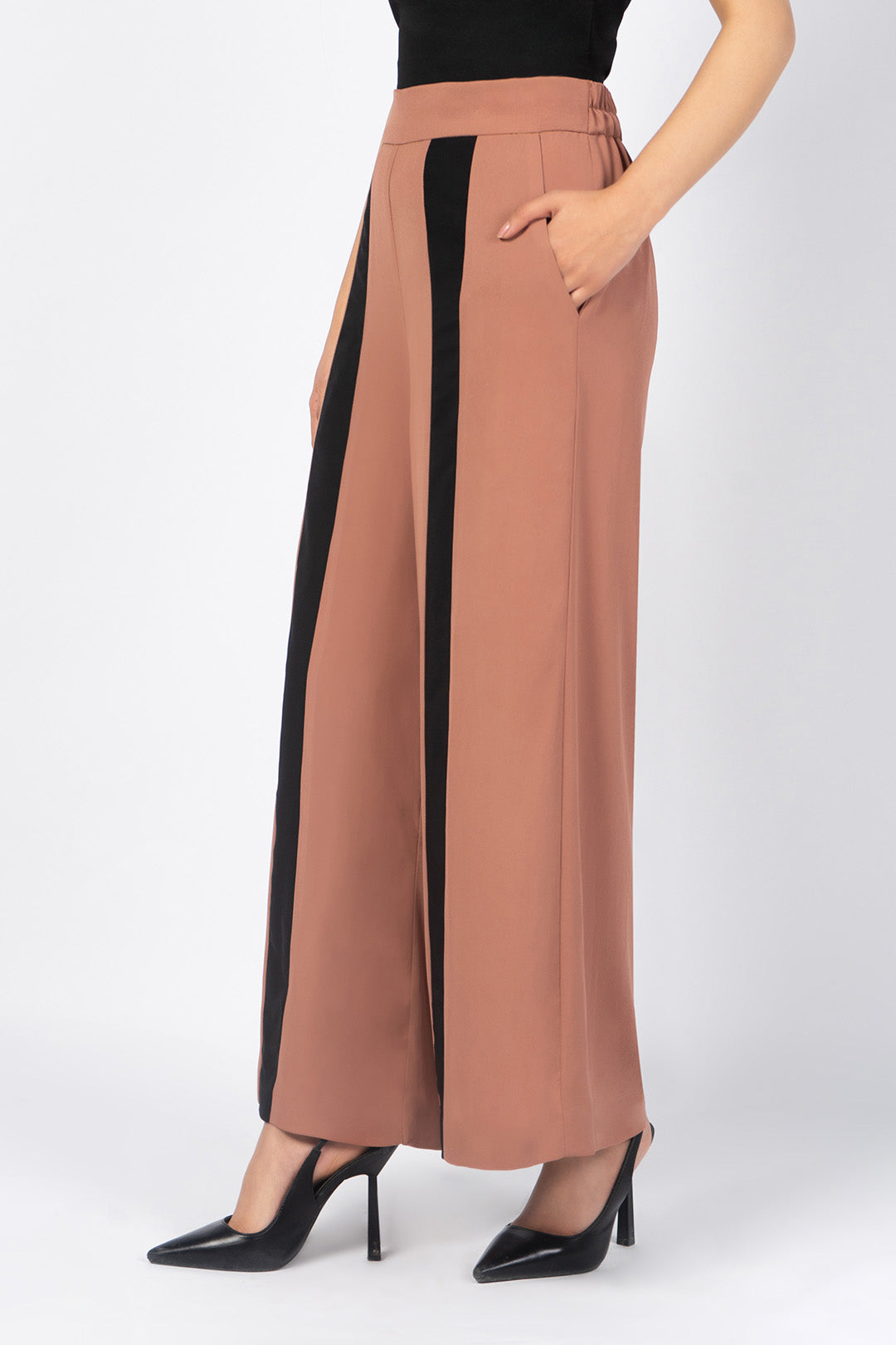 https://cdn.shopify.com/s/files/1/0611/8585/1568/products/W.SS23.054.P-1.jpg?v=1736336704