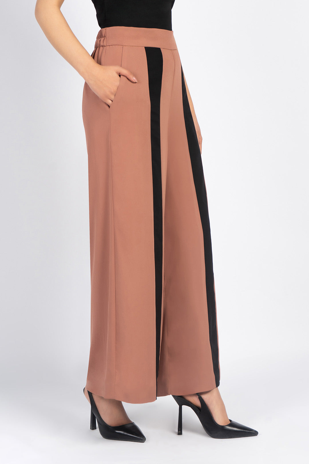https://cdn.shopify.com/s/files/1/0611/8585/1568/products/W.SS23.054.P-2.jpg?v=1736336704