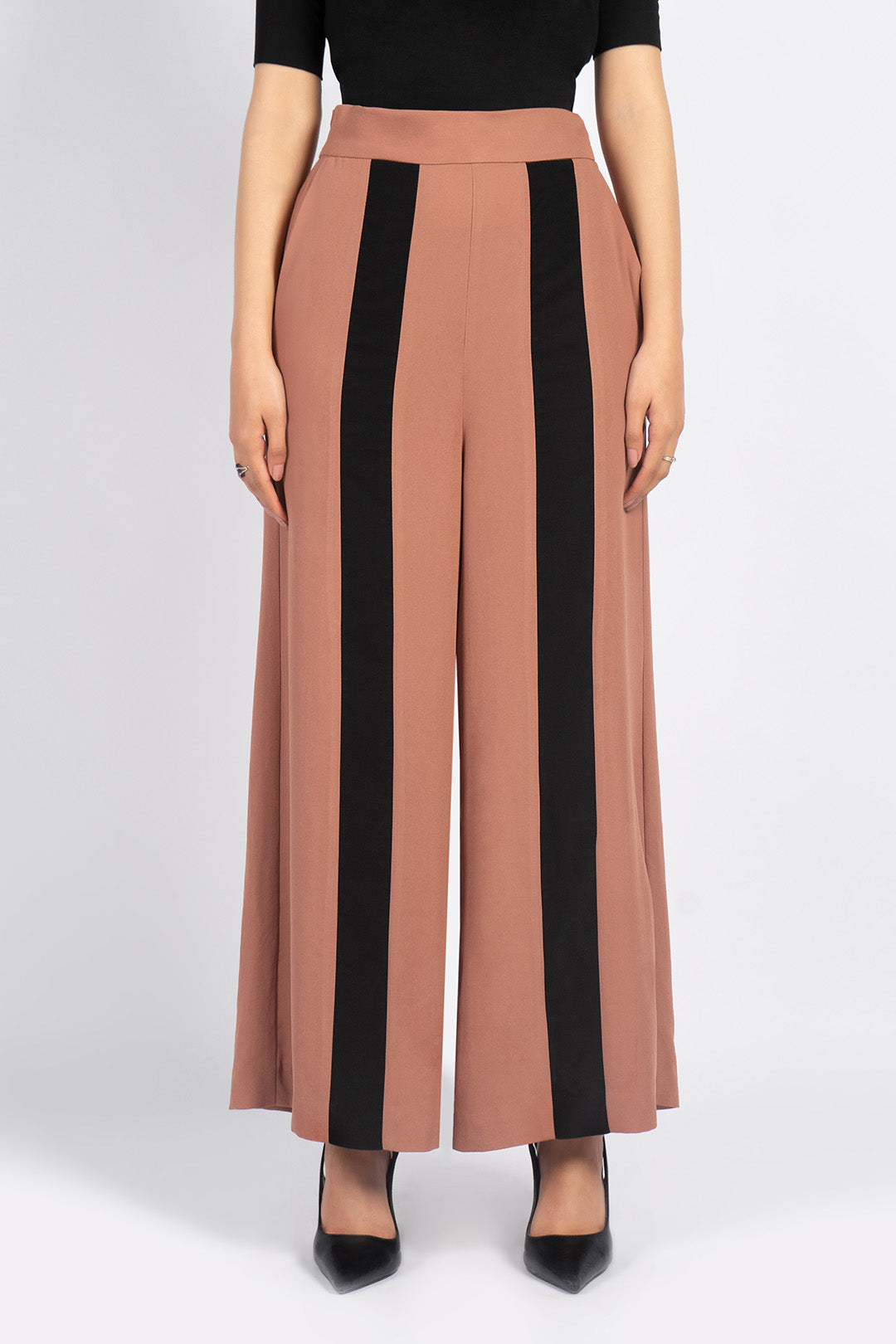 https://cdn.shopify.com/s/files/1/0611/8585/1568/products/W.SS23.054.P-3.jpg?v=1736336704