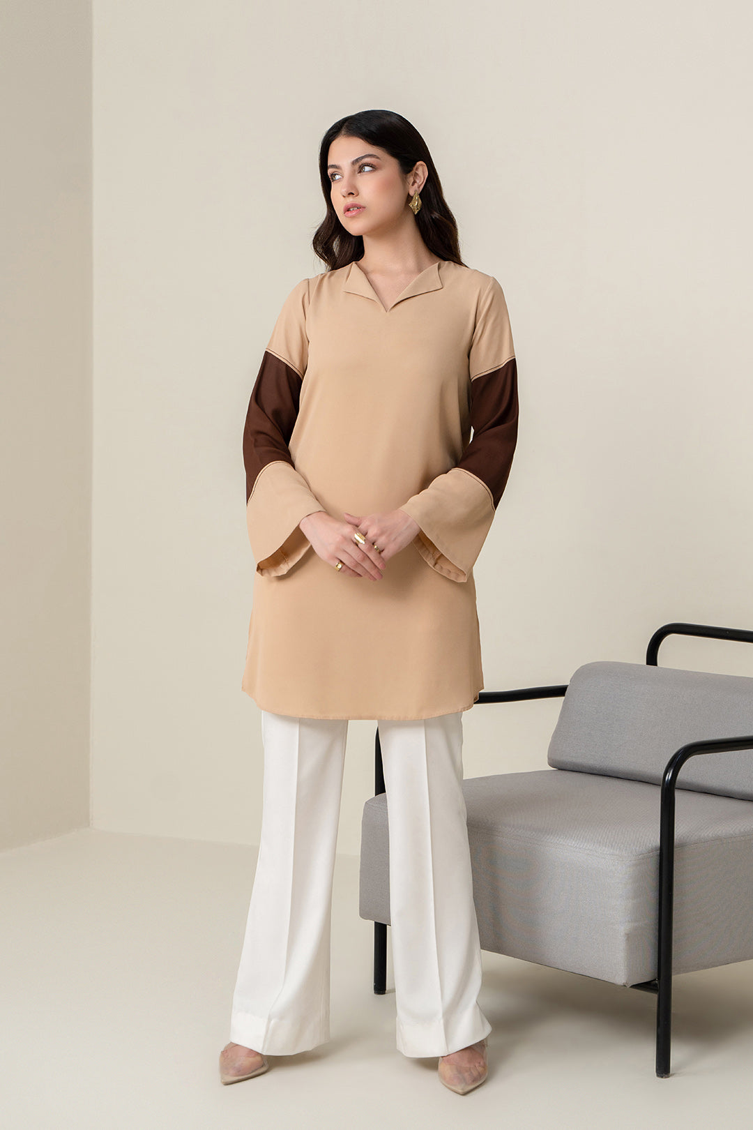 https://cdn.shopify.com/s/files/1/0611/8585/1568/products/W.SS23.078.T-1.jpg?v=1736336609