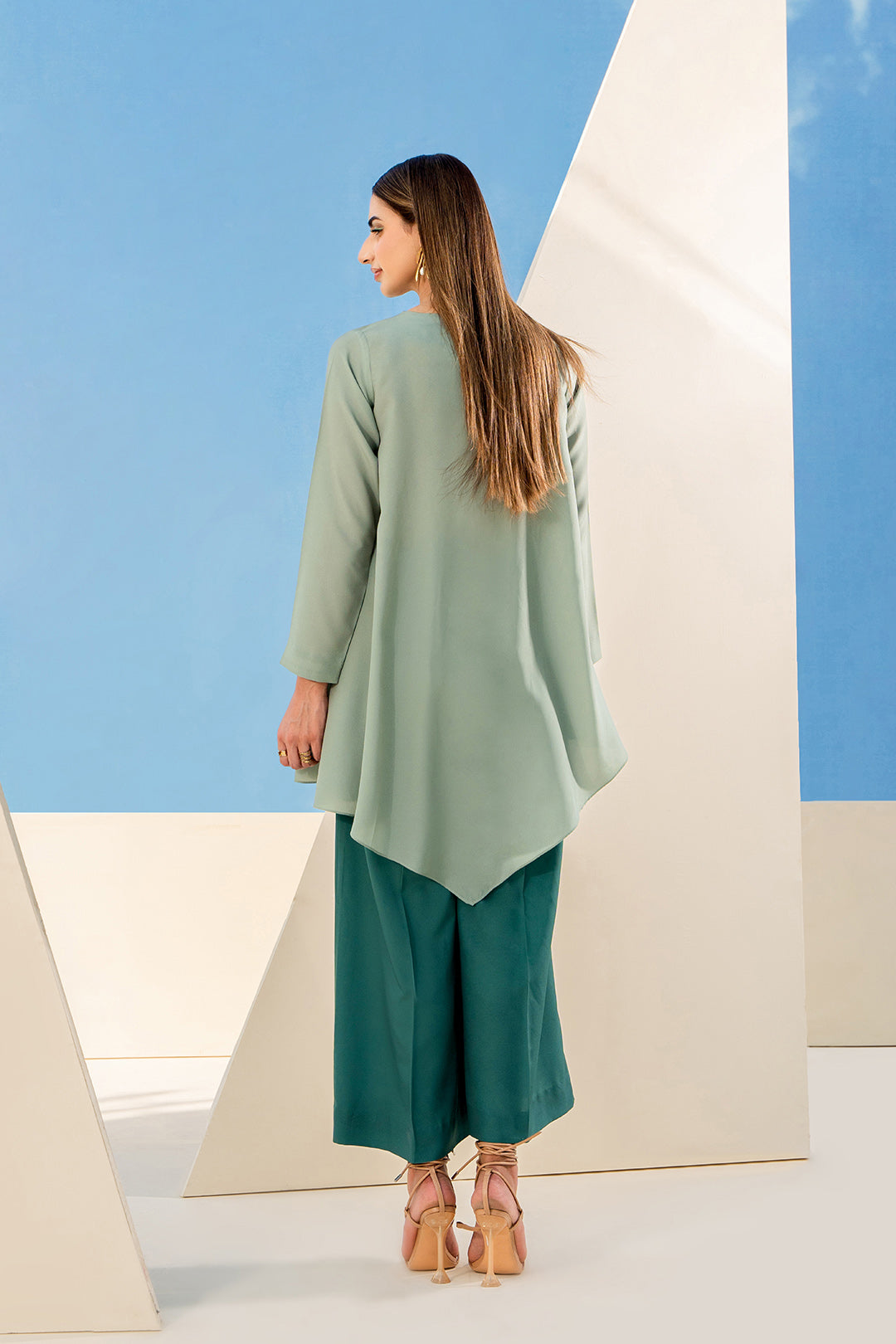https://cdn.shopify.com/s/files/1/0611/8585/1568/products/W.SS23.105.T-4.jpg?v=1736336644