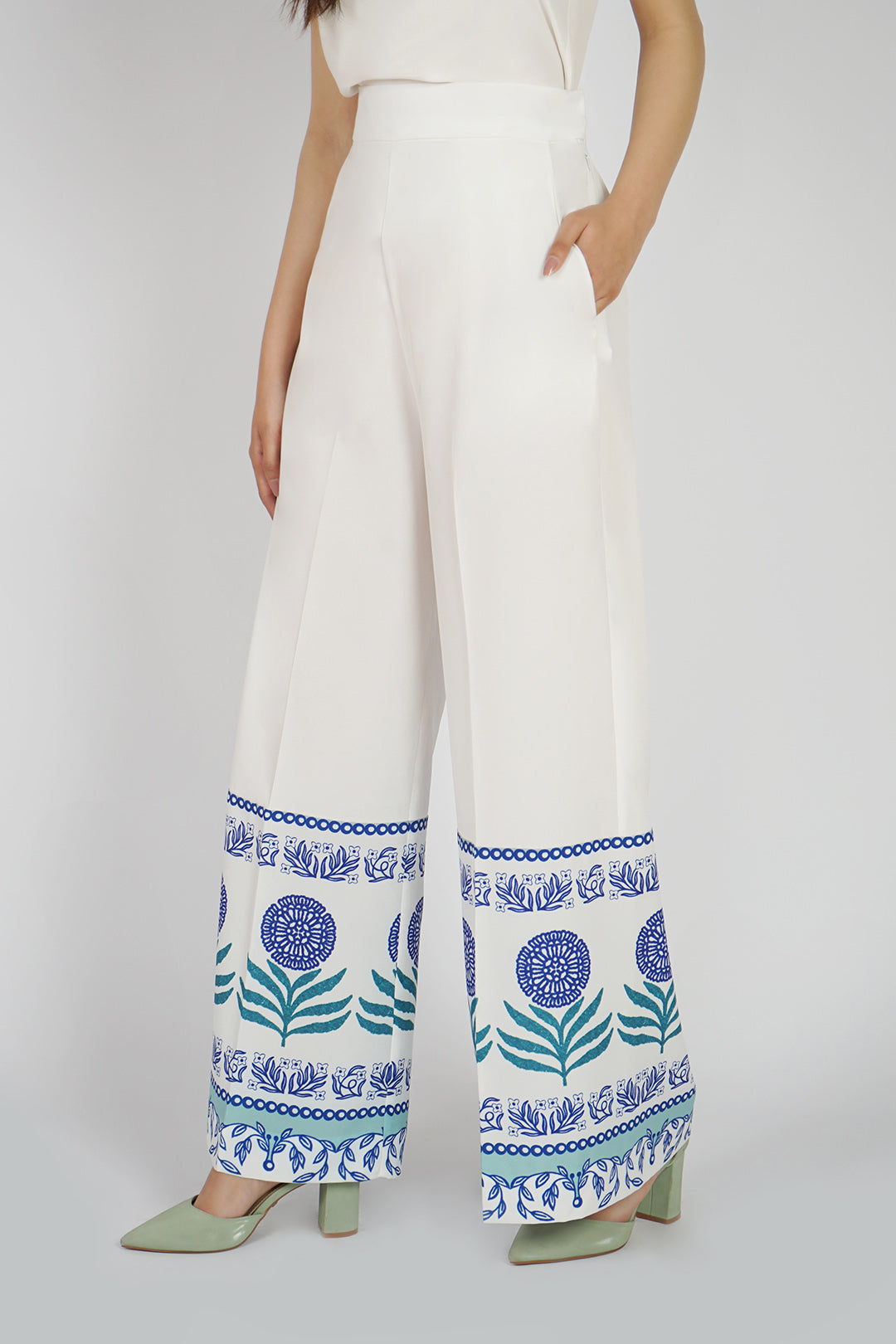 https://cdn.shopify.com/s/files/1/0611/8585/1568/products/W.SS23.119.P-1.jpg?v=1736336637
