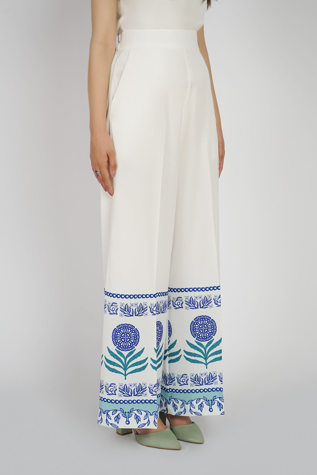 https://cdn.shopify.com/s/files/1/0611/8585/1568/products/W.SS23.119.P-2.jpg?v=1736336637