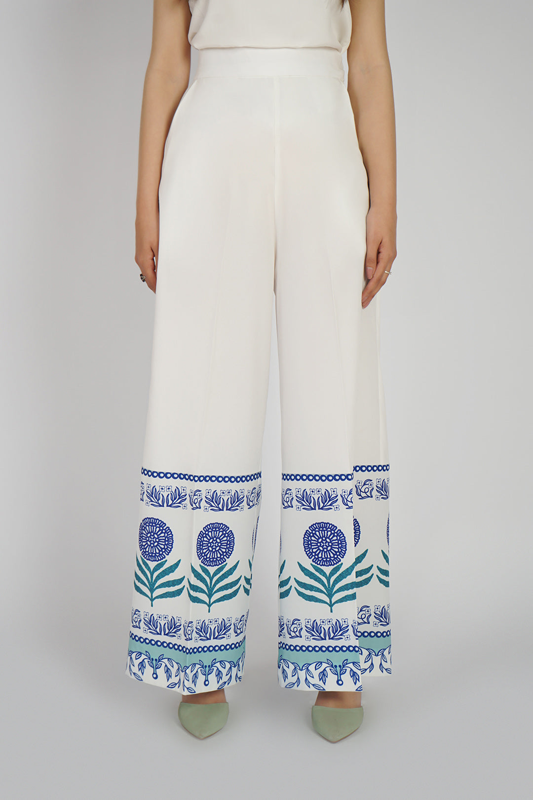 https://cdn.shopify.com/s/files/1/0611/8585/1568/products/W.SS23.119.P-3.jpg?v=1736336637