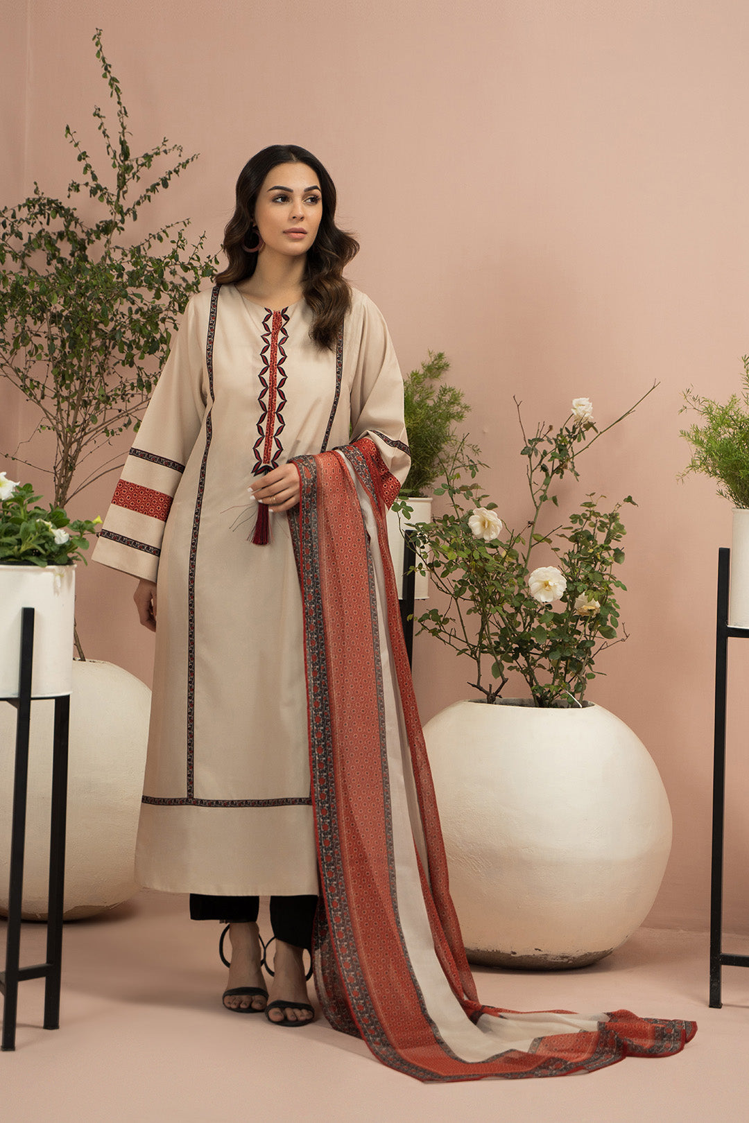 https://cdn.shopify.com/s/files/1/0611/8585/1568/products/W.SS23.127.T-3.jpg?v=1736336628