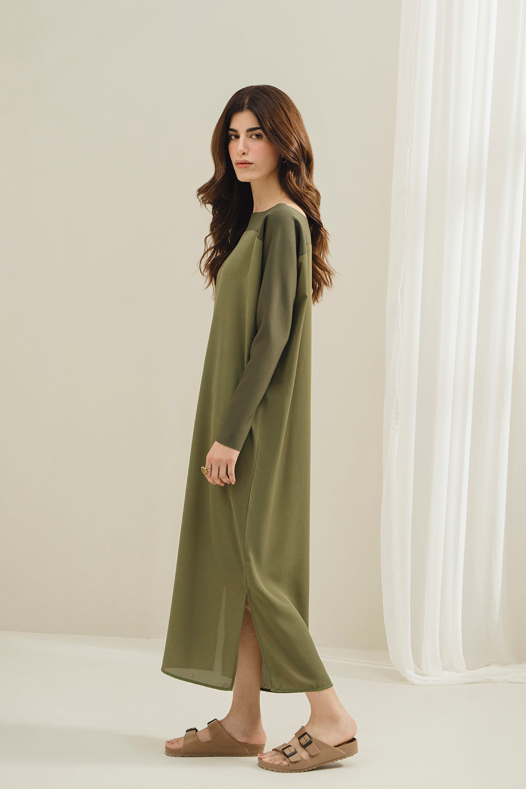 https://cdn.shopify.com/s/files/1/0611/8585/1568/files/W.SS23.136.T-3.jpg?v=1736336438