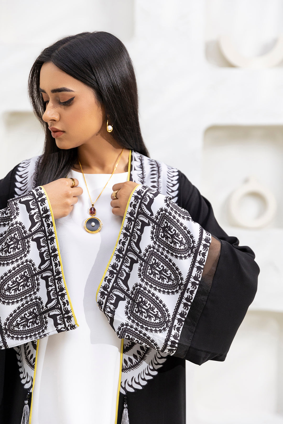 https://cdn.shopify.com/s/files/1/0611/8585/1568/files/W.SS23.206.T-2.jpg?v=1736336460