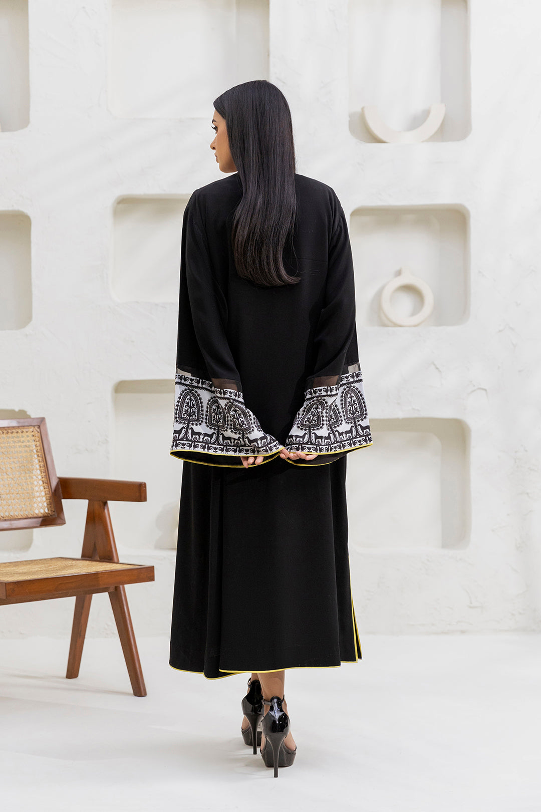 https://cdn.shopify.com/s/files/1/0611/8585/1568/files/W.SS23.206.T-4.jpg?v=1736336460