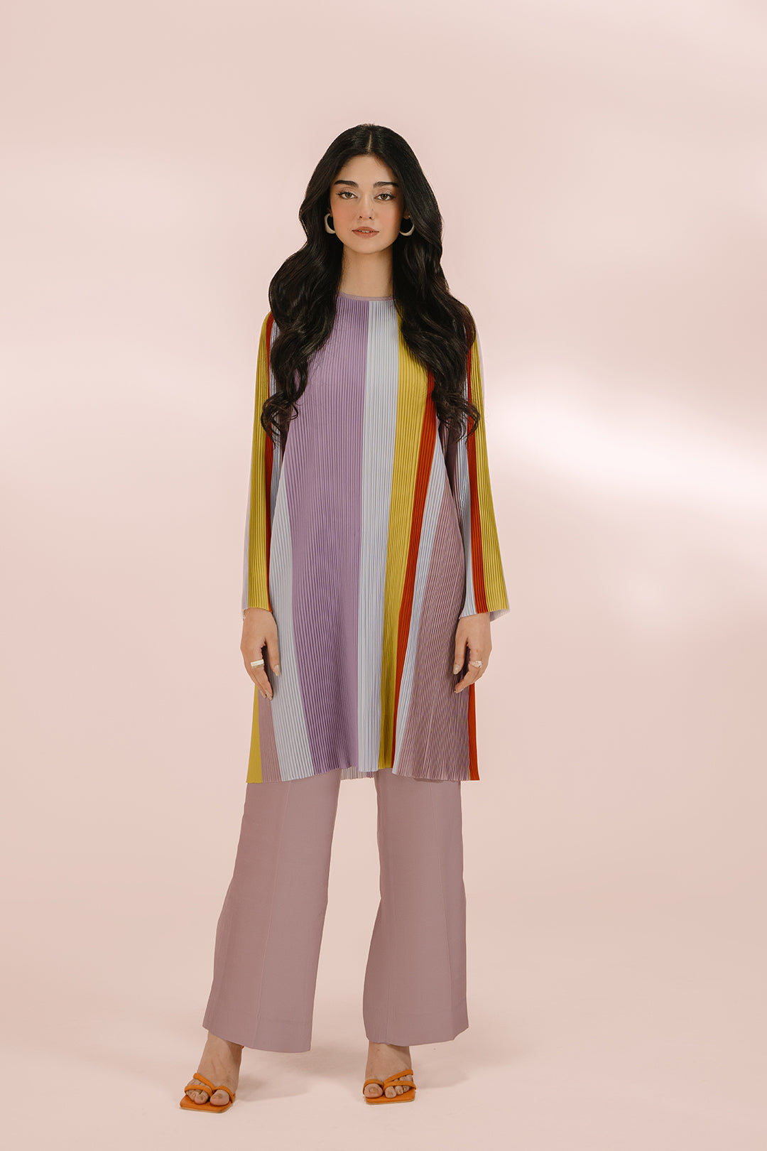 https://cdn.shopify.com/s/files/1/0611/8585/1568/files/W.SS23.290.T-1.jpg?v=1736336486