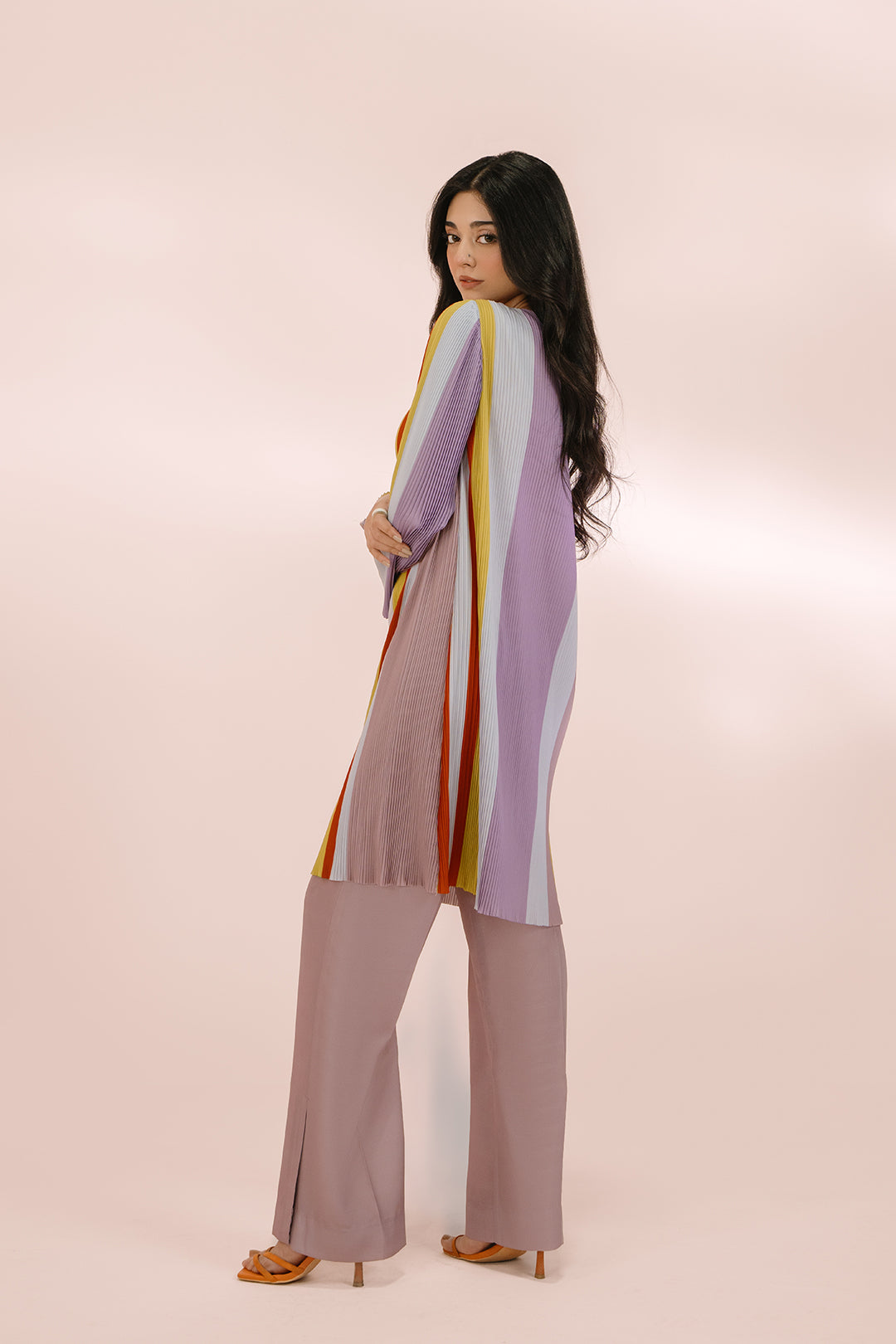 https://cdn.shopify.com/s/files/1/0611/8585/1568/files/W.SS23.290.T-4.jpg?v=1736336486