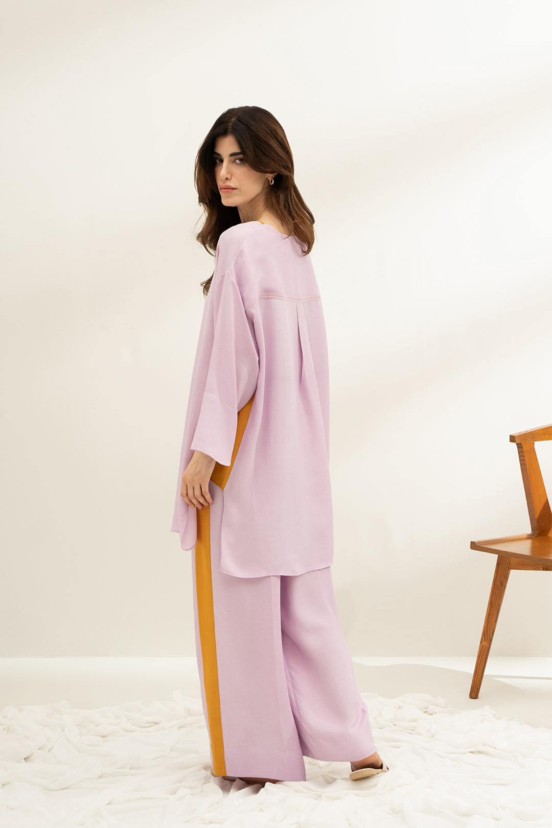 https://cdn.shopify.com/s/files/1/0611/8585/1568/files/W.SS23.321.T-4.jpg?v=1736336255