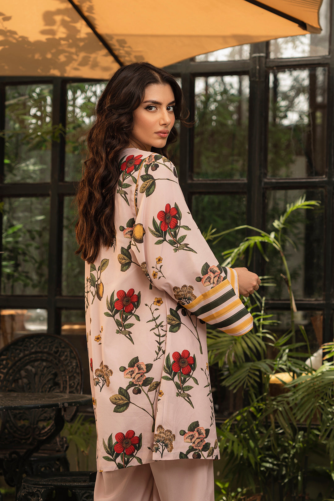 https://cdn.shopify.com/s/files/1/0611/8585/1568/files/W.SS23.345.T-4.jpg?v=1736336271