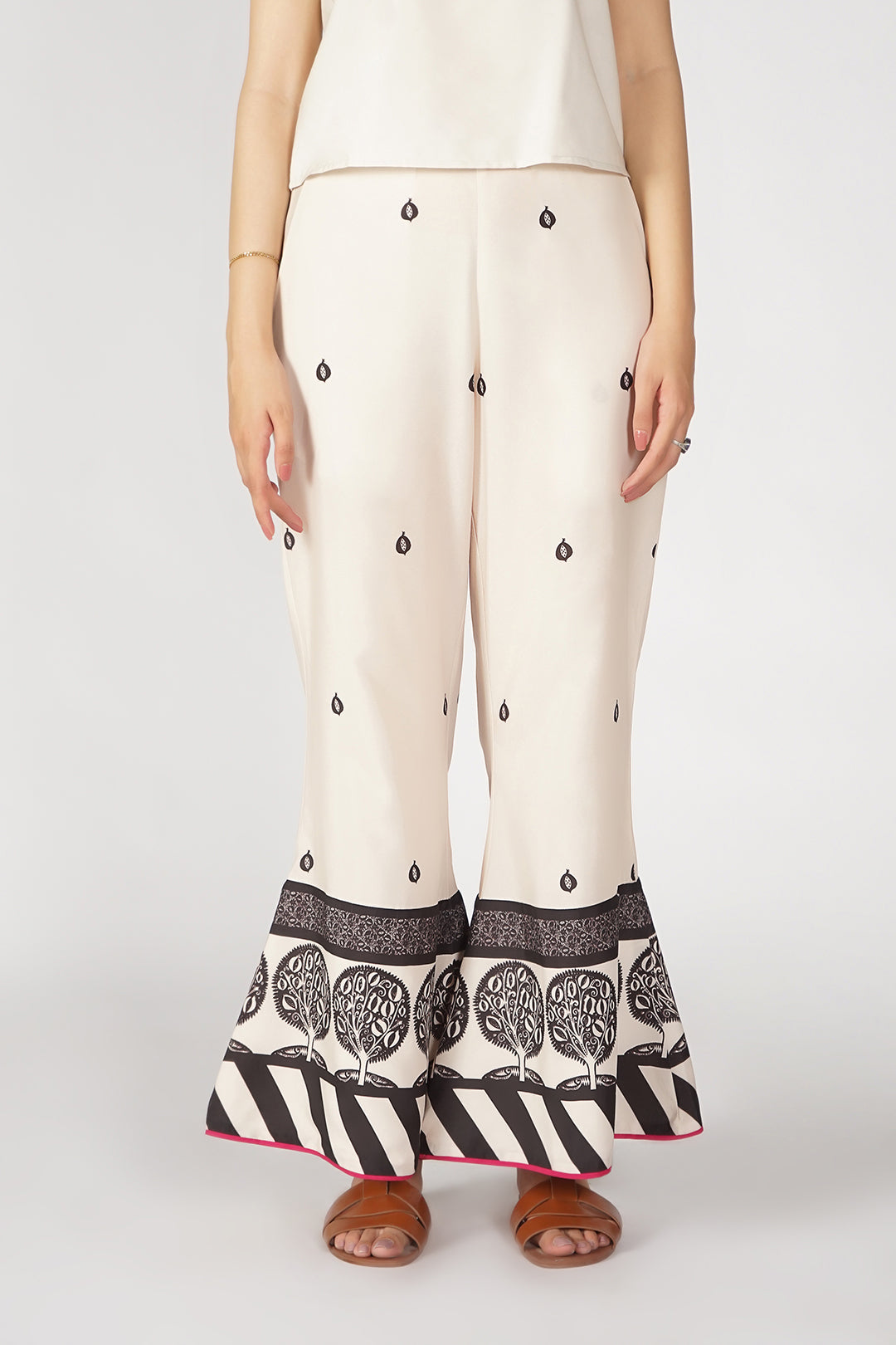 https://cdn.shopify.com/s/files/1/0611/8585/1568/files/W.SS23.347.P-3.jpg?v=1736336281