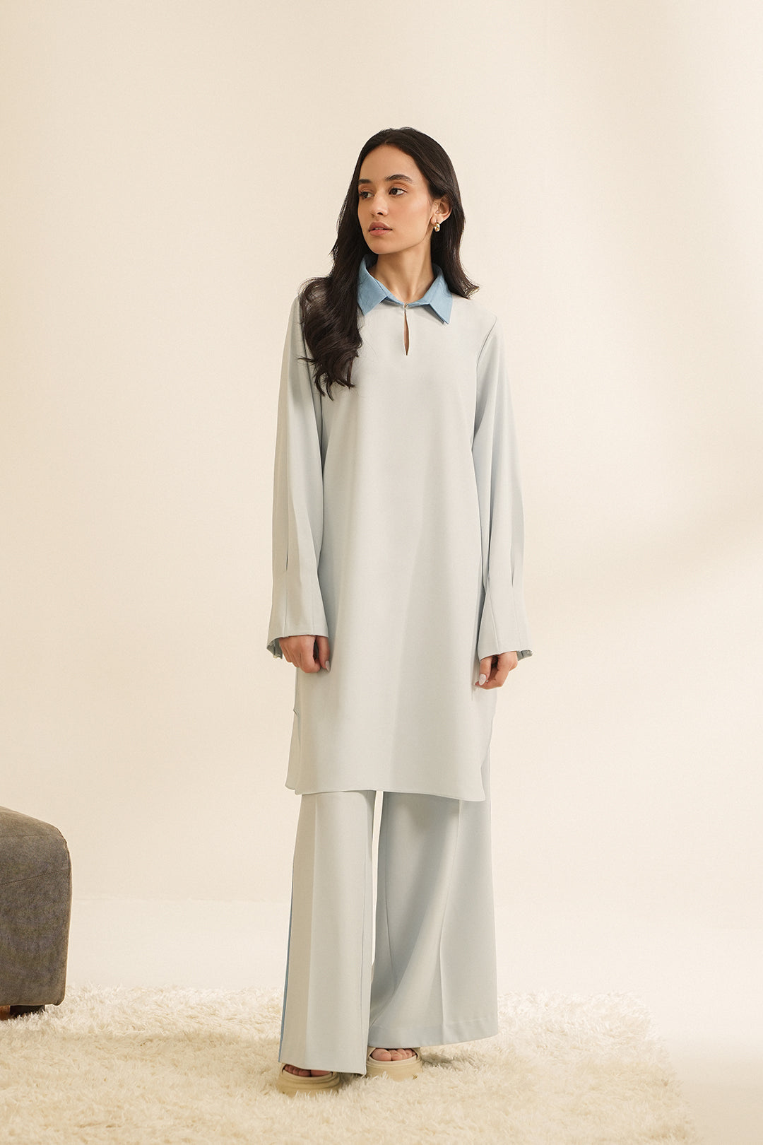 https://cdn.shopify.com/s/files/1/0611/8585/1568/files/W.SS23.416.T-1.jpg?v=1736335692